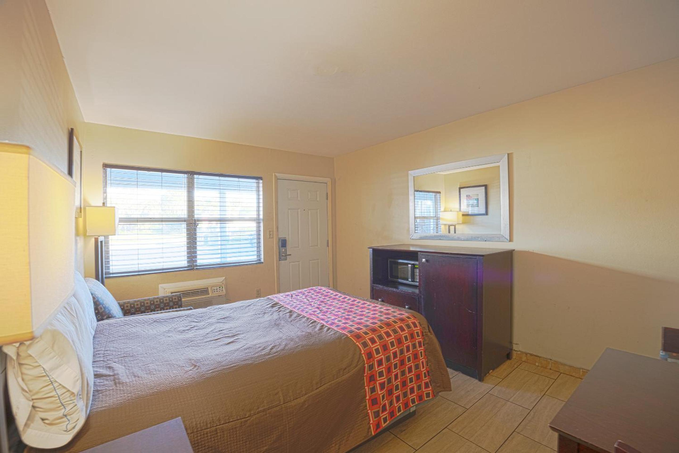 Sunrise Inn by OYO Titusville FL, Bilde 13