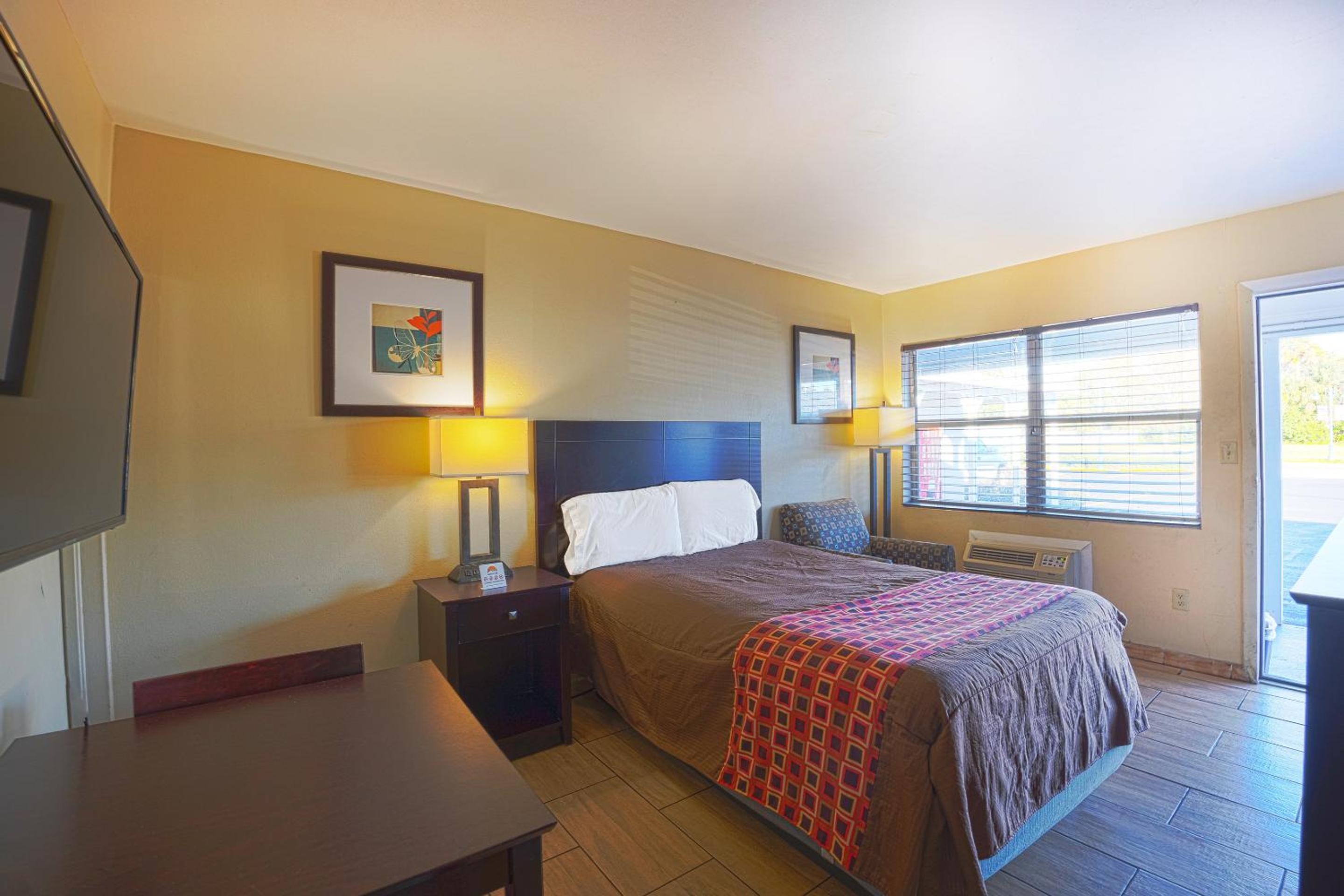 Sunrise Inn by OYO Titusville FL, Bilde 9