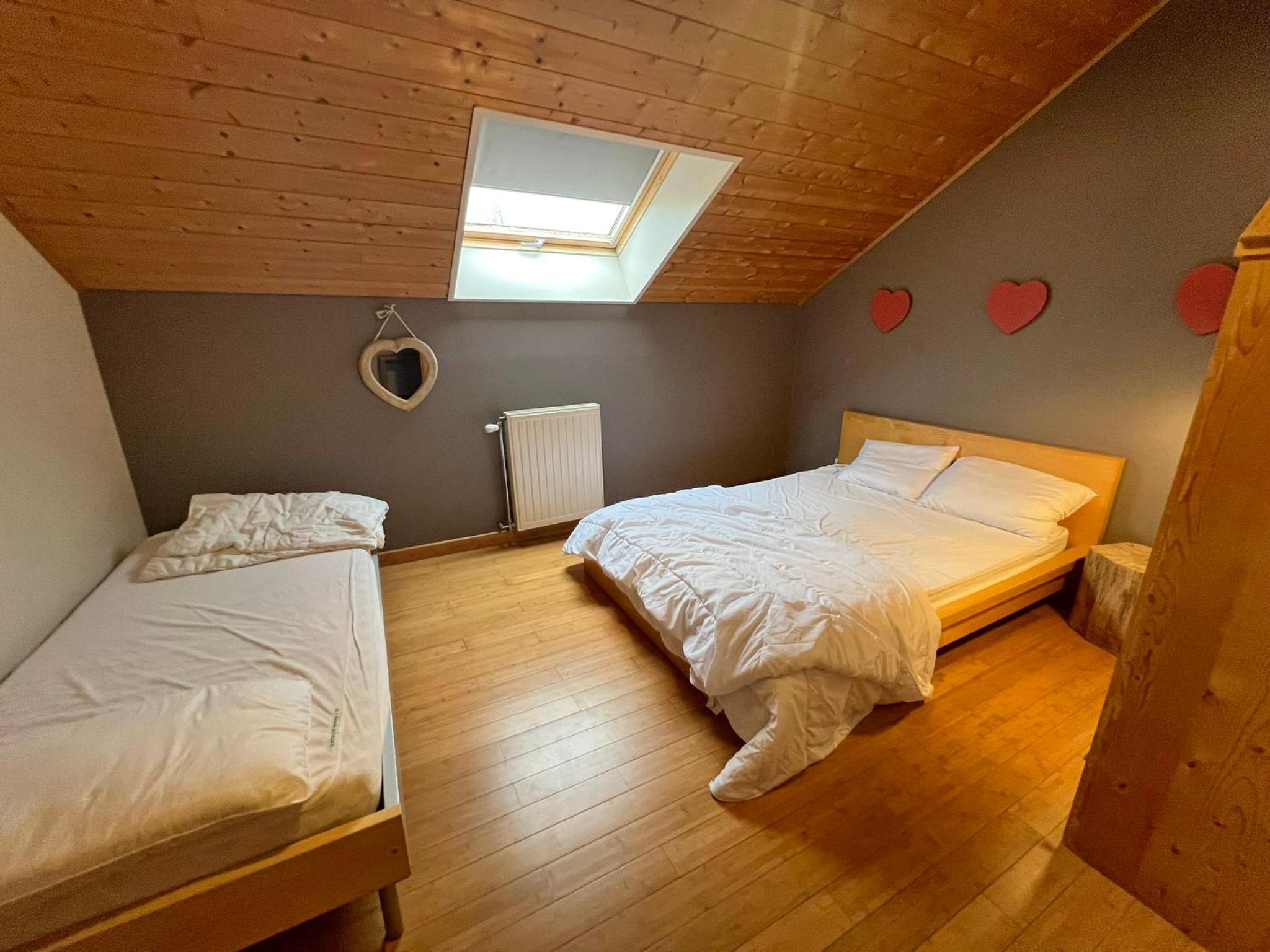 Six-Bedroom House photo 2