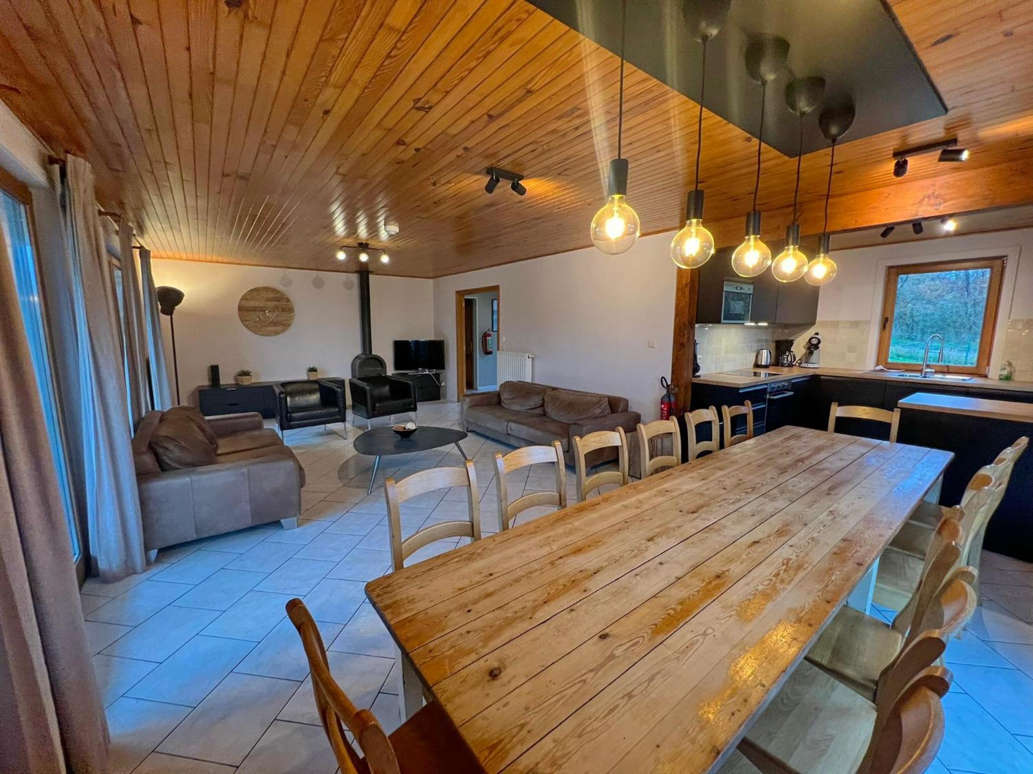Six-Bedroom House photo 3