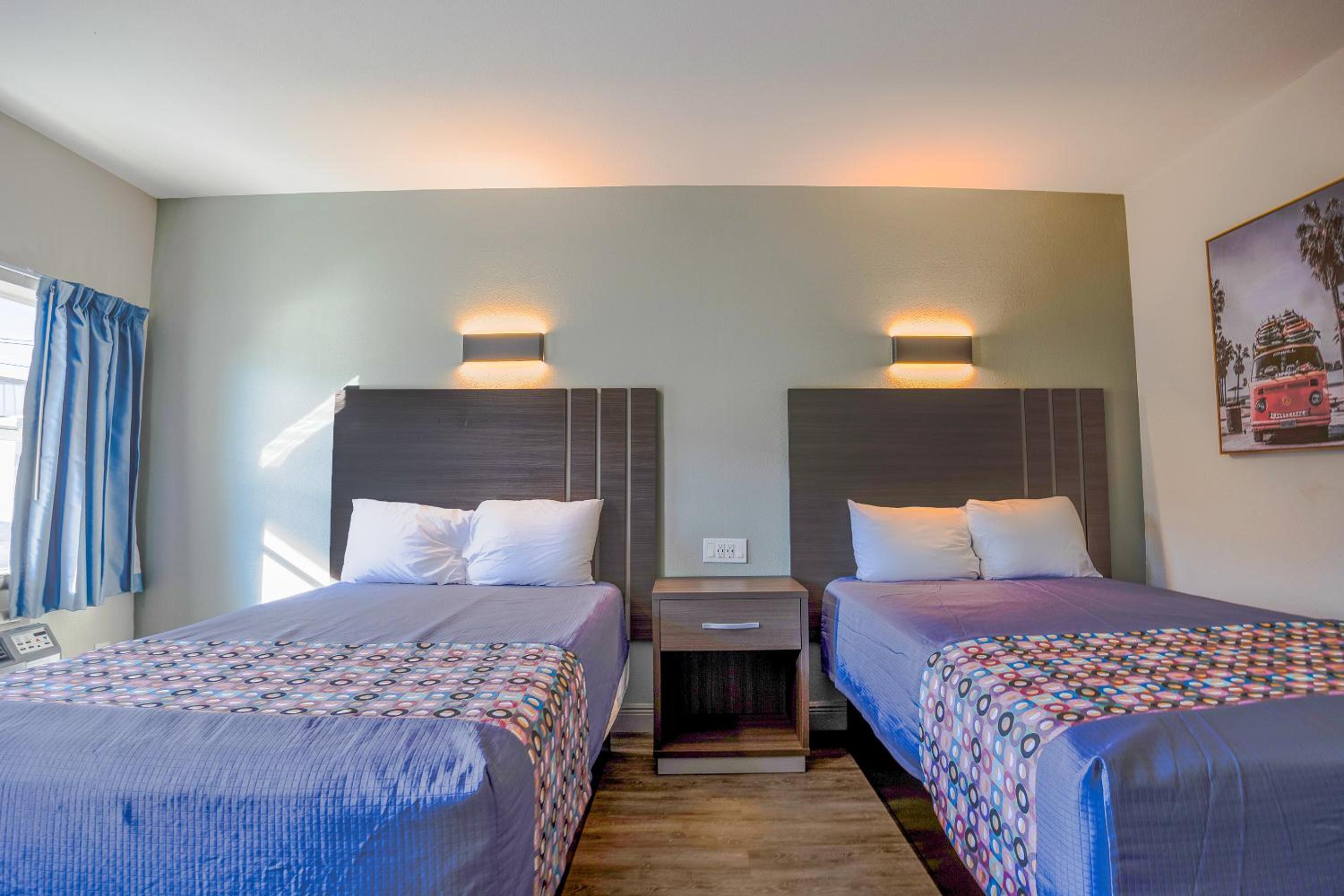 2 Full Beds Non-Smoking photo 3