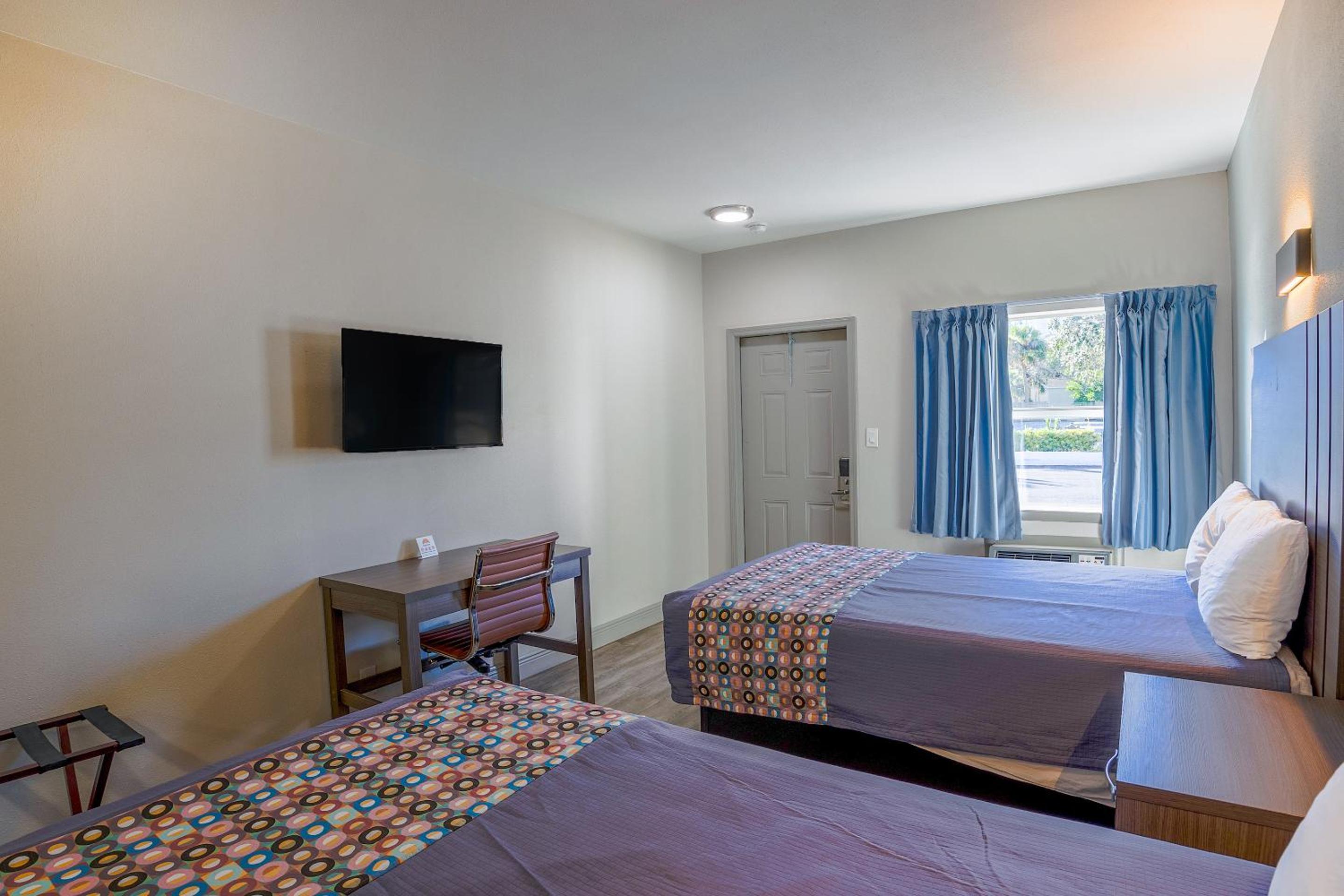 2 Full Beds Non-Smoking photo 2