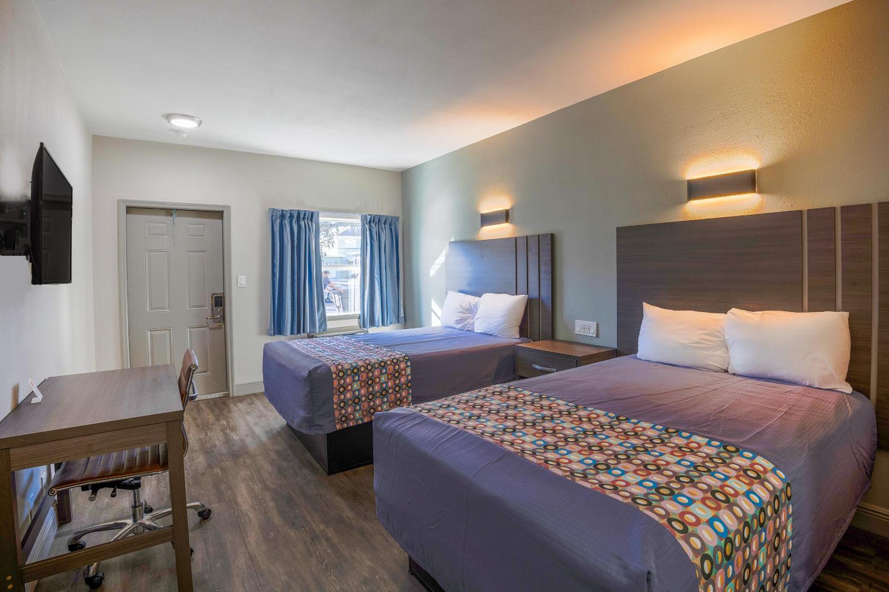 2 Full Beds Non-Smoking photo 1