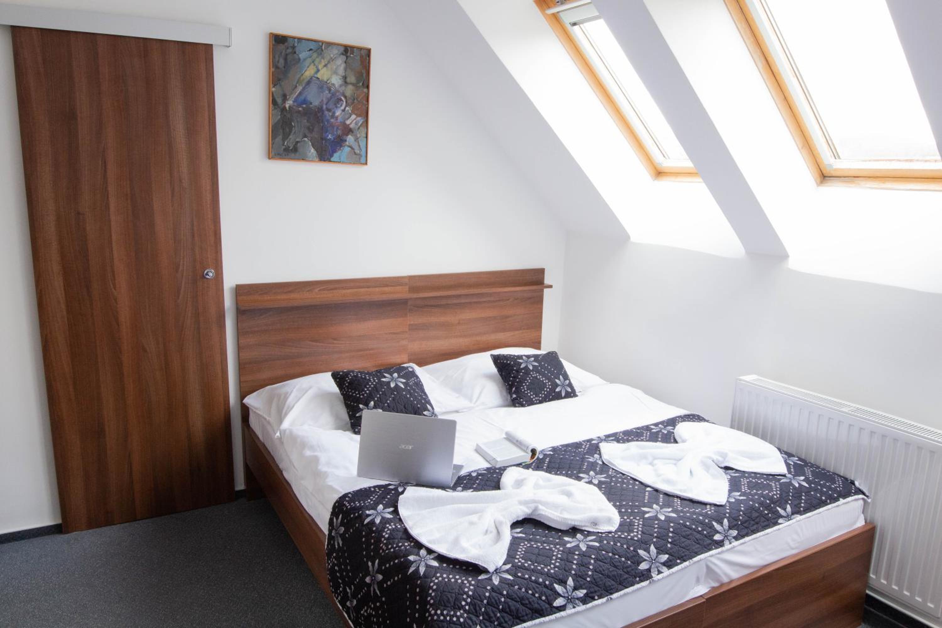 Triple Room with Bath - Photo 2