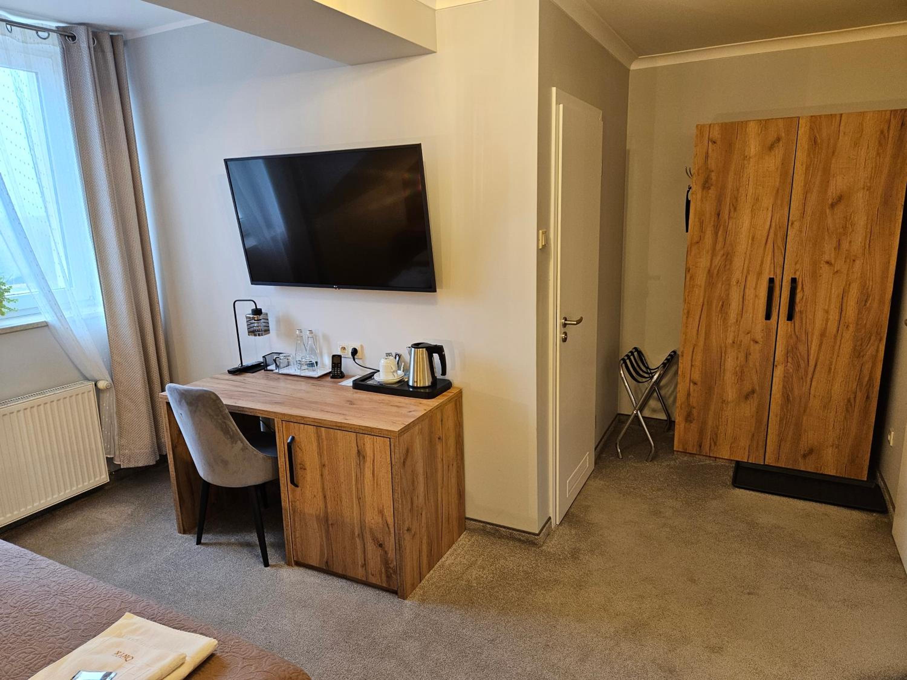 Deluxe Double Room with Shower - Photo 1