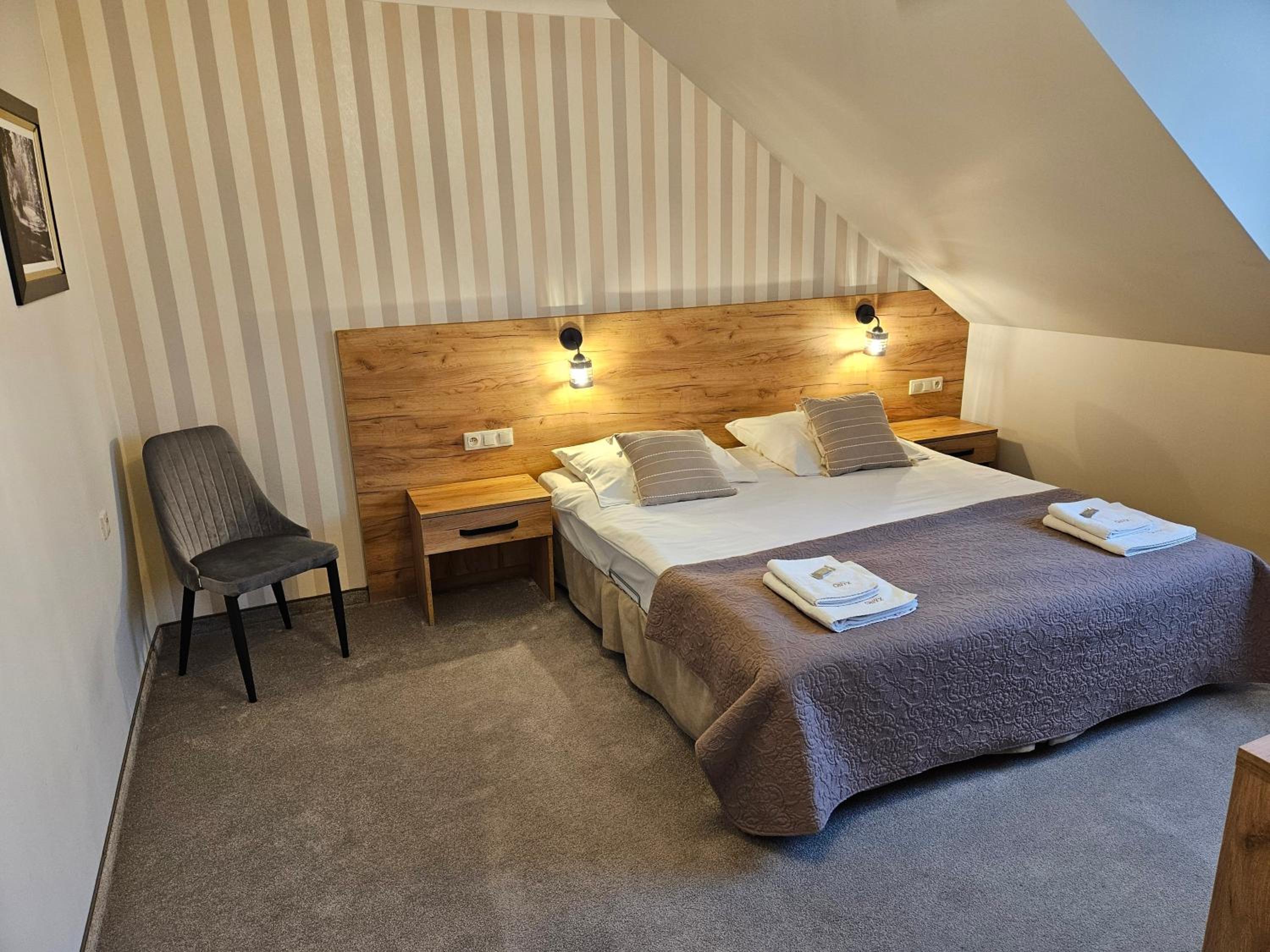 Deluxe Double Room with Shower - Photo 3
