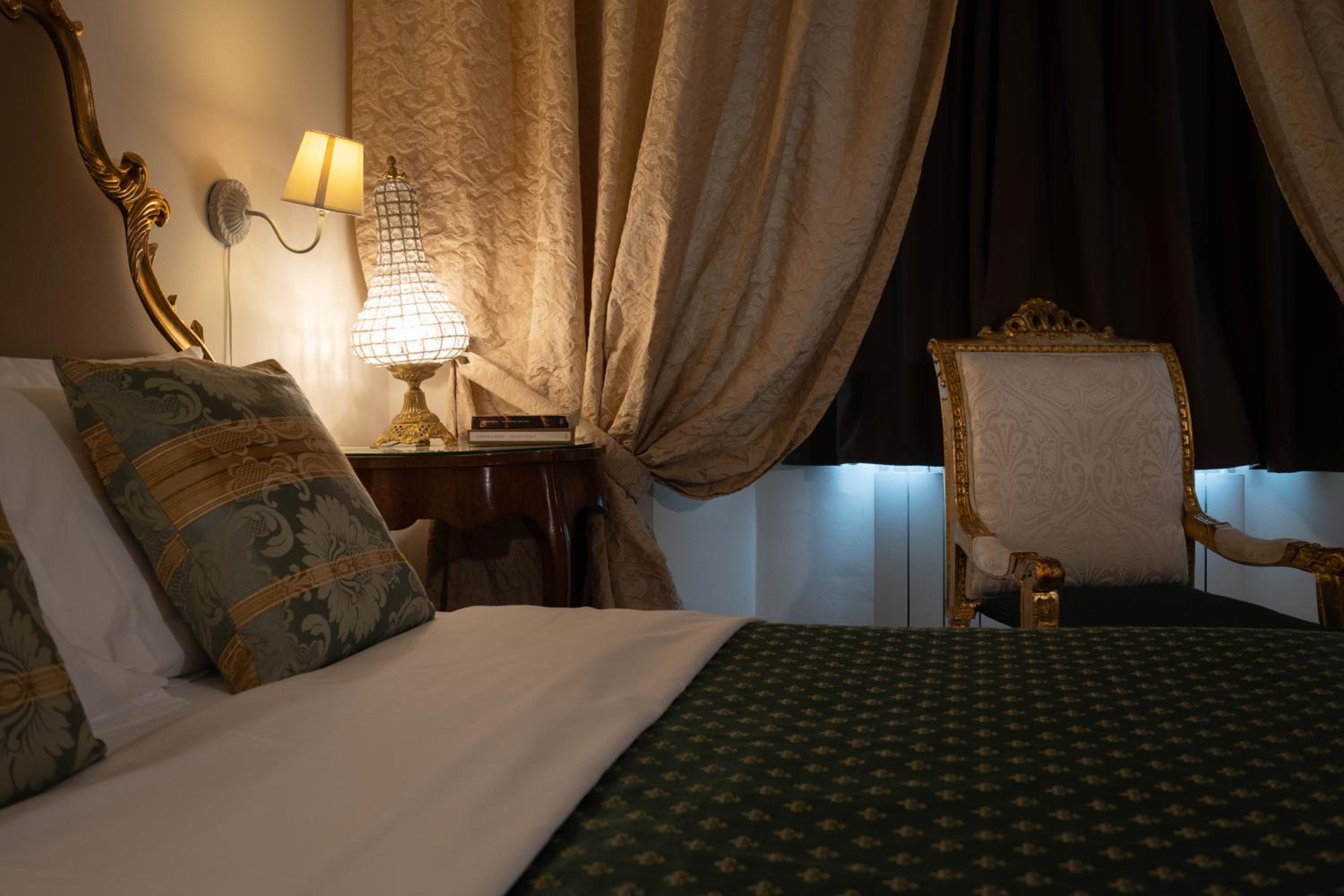 Suite - Photo 8