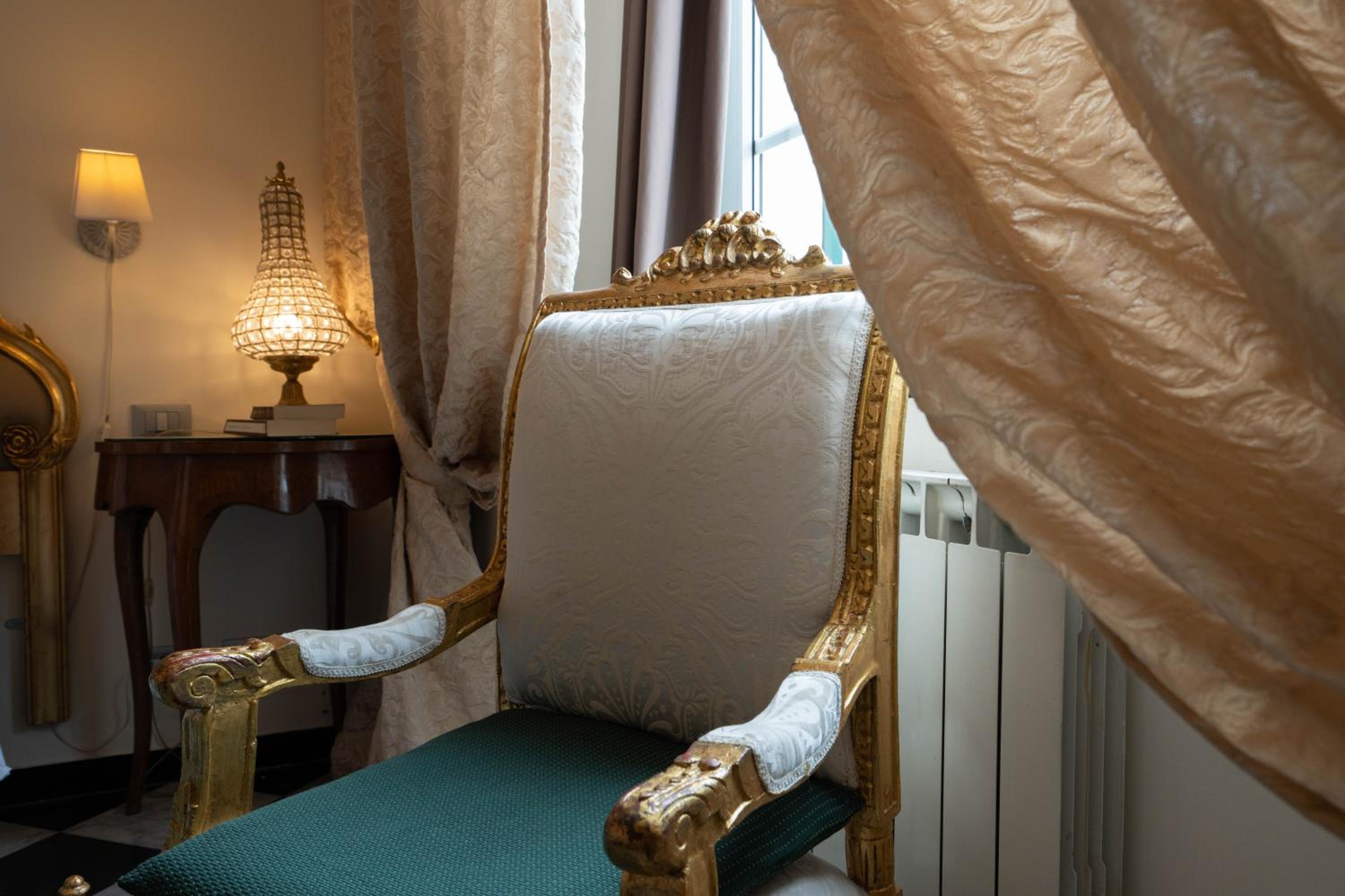 Suite - Photo 9