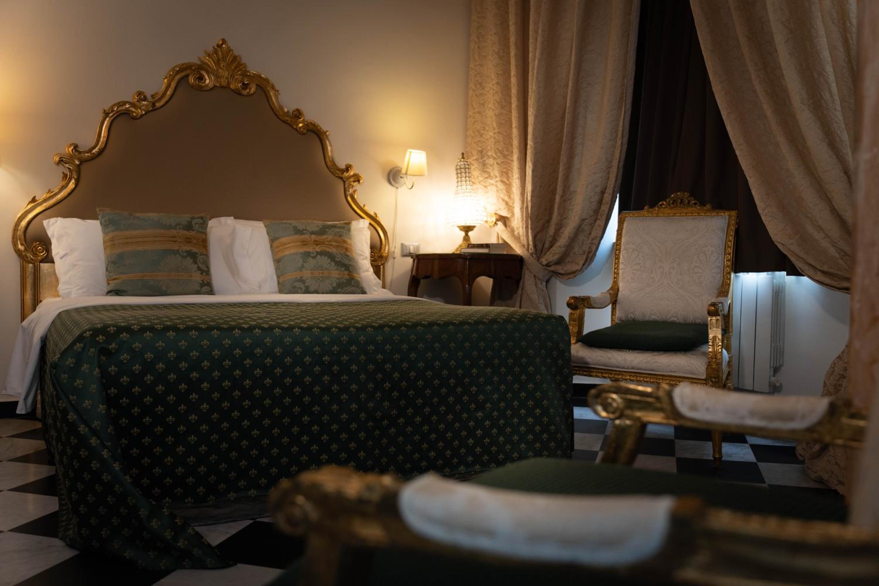 Suite - Photo 2