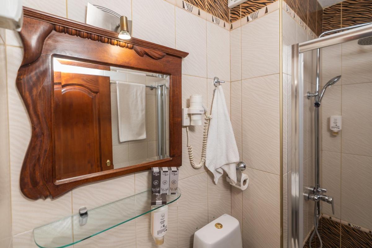 Single Room with Private Bathroom