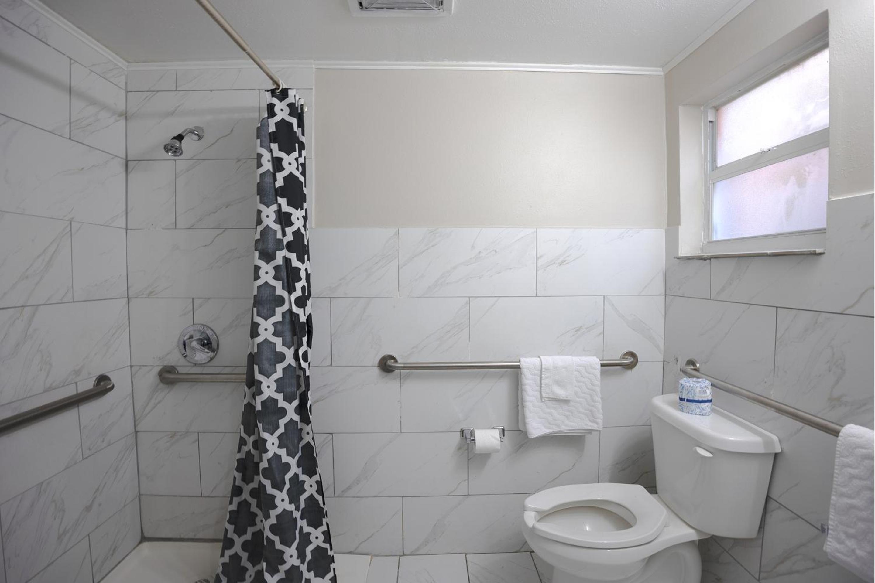 2 Full Bed  with kitchenette Non-Smoking photo 2