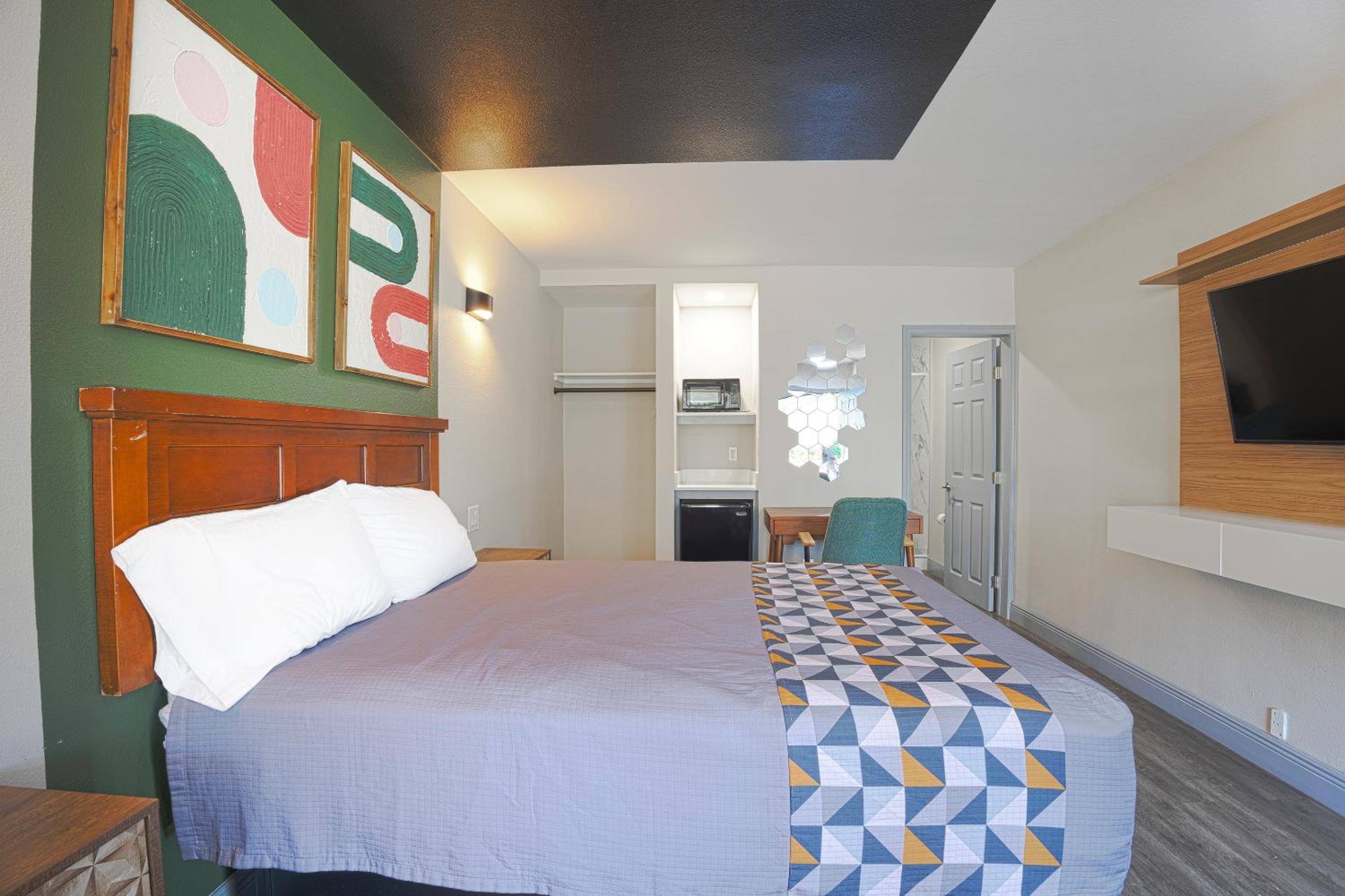 1 Bedroom Apartment photo 2