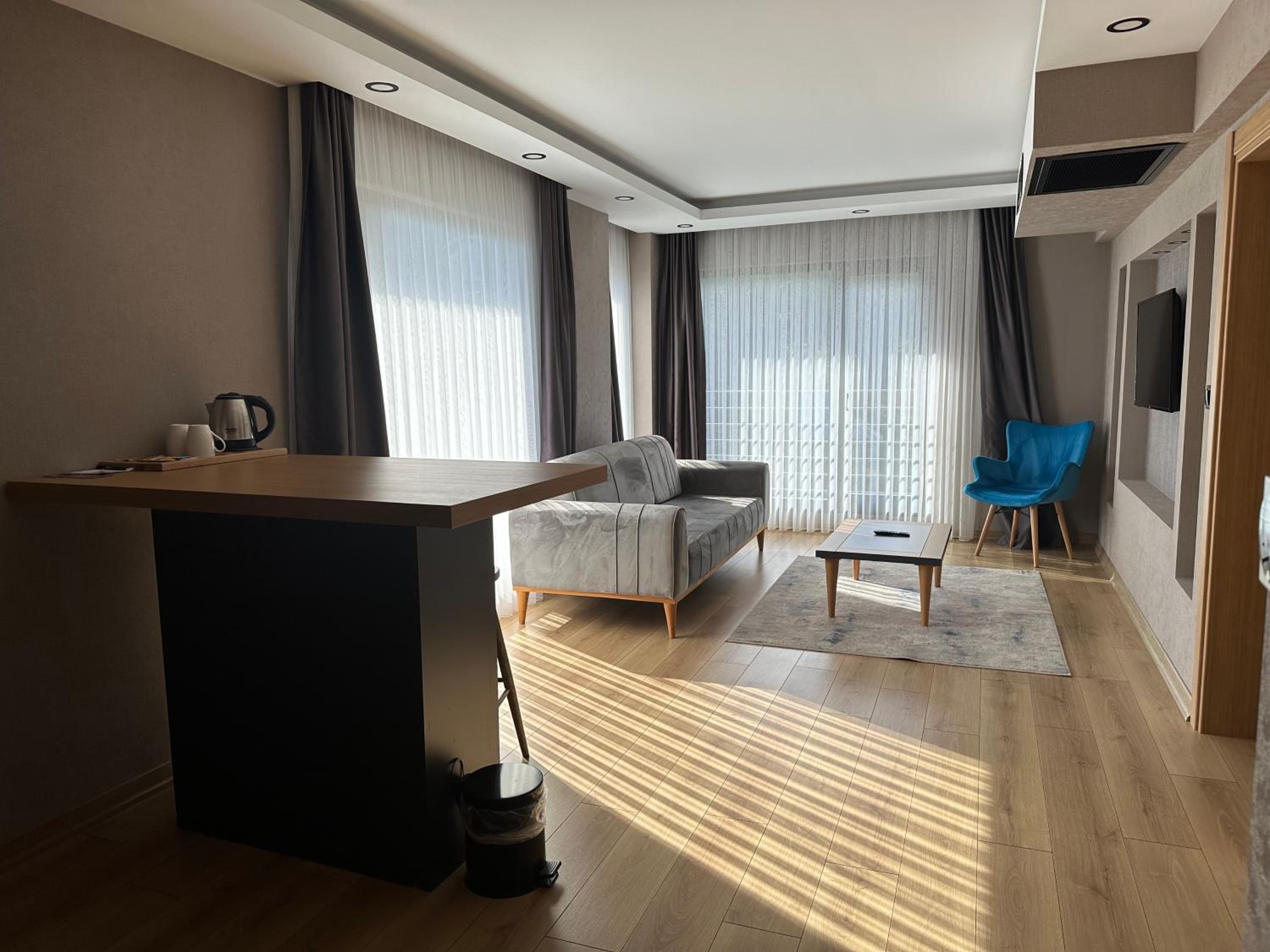 Superior Suite - Photo 14