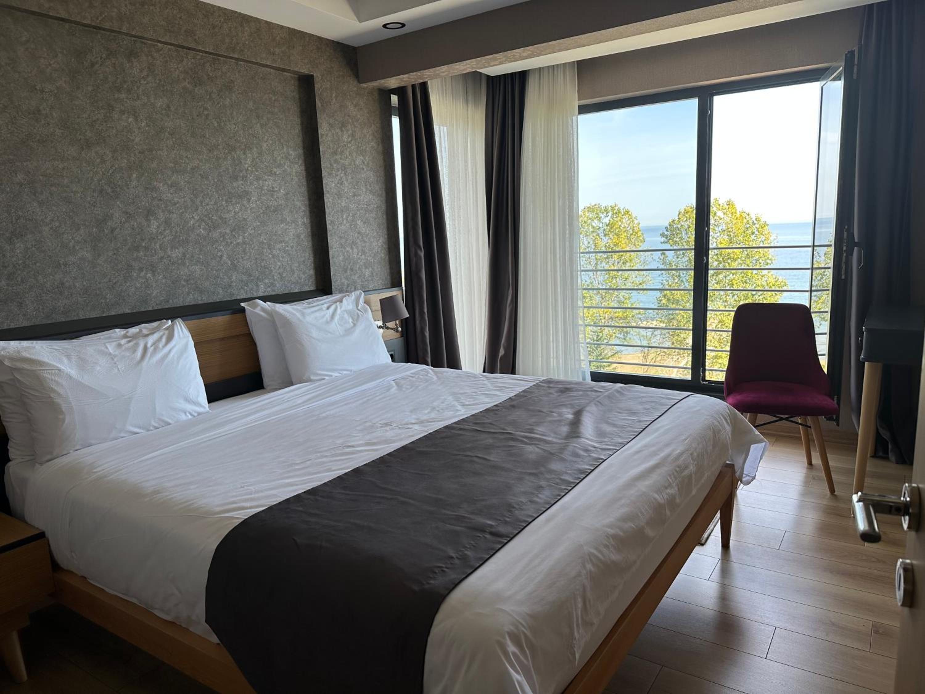 Superior Suite - Photo 15