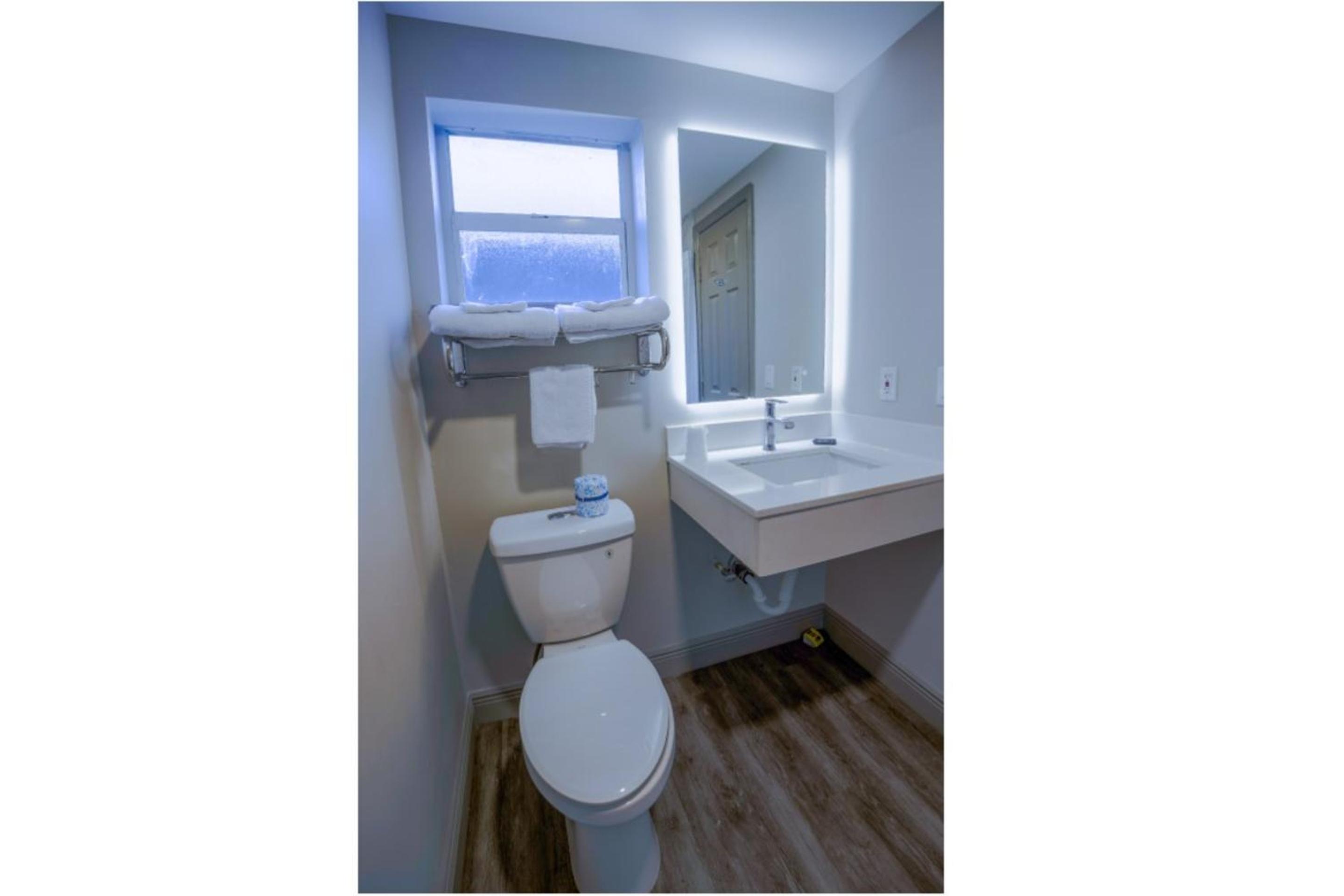 2 Full Bed Accessible photo 2