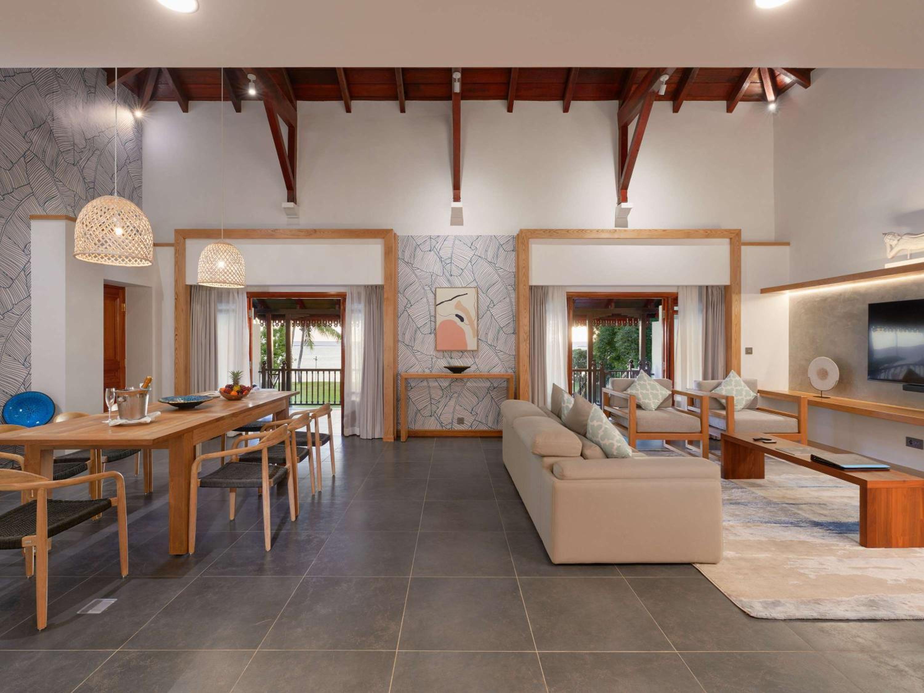 IMPERIAL SUITE, 1 King Size Bed, ocean view, direct beach access, balcony