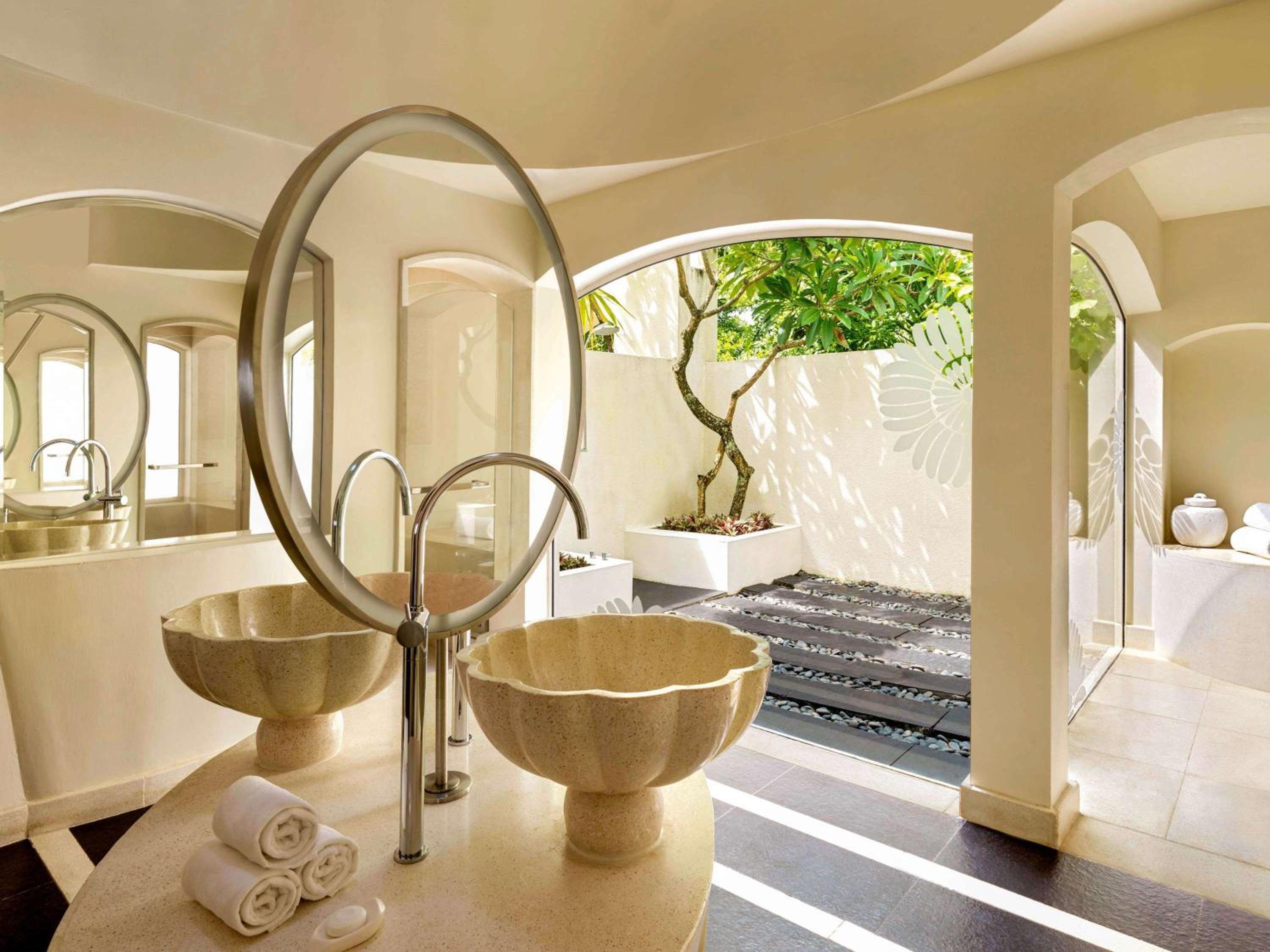 SO Family King Beach Villa with Private Garden and Plunge Pool - Beach Front - Photo 7
