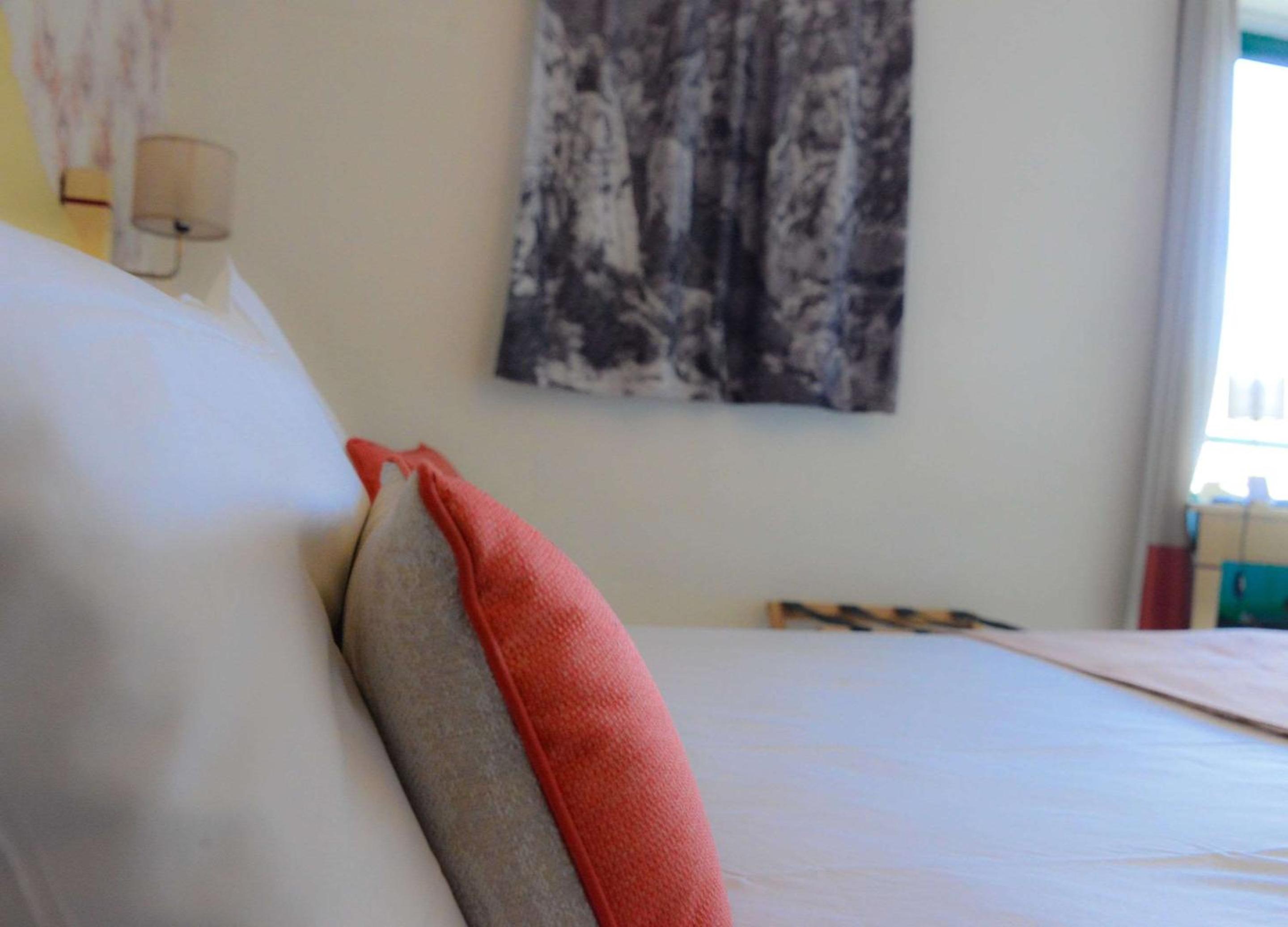 Family Queen Room with Single Bed - Photo 1