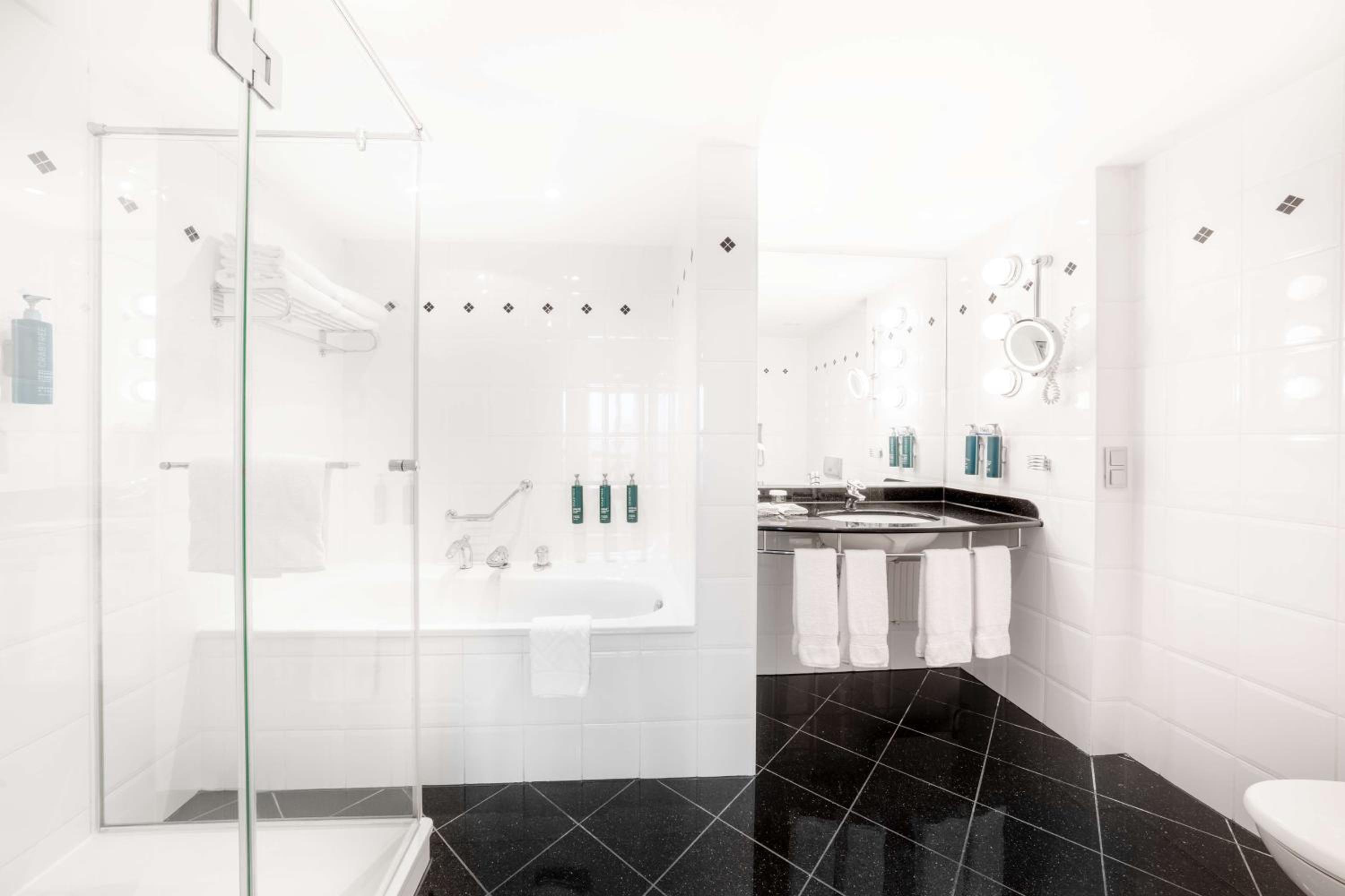 One-Bedroom Corner Suite with Lounge Access