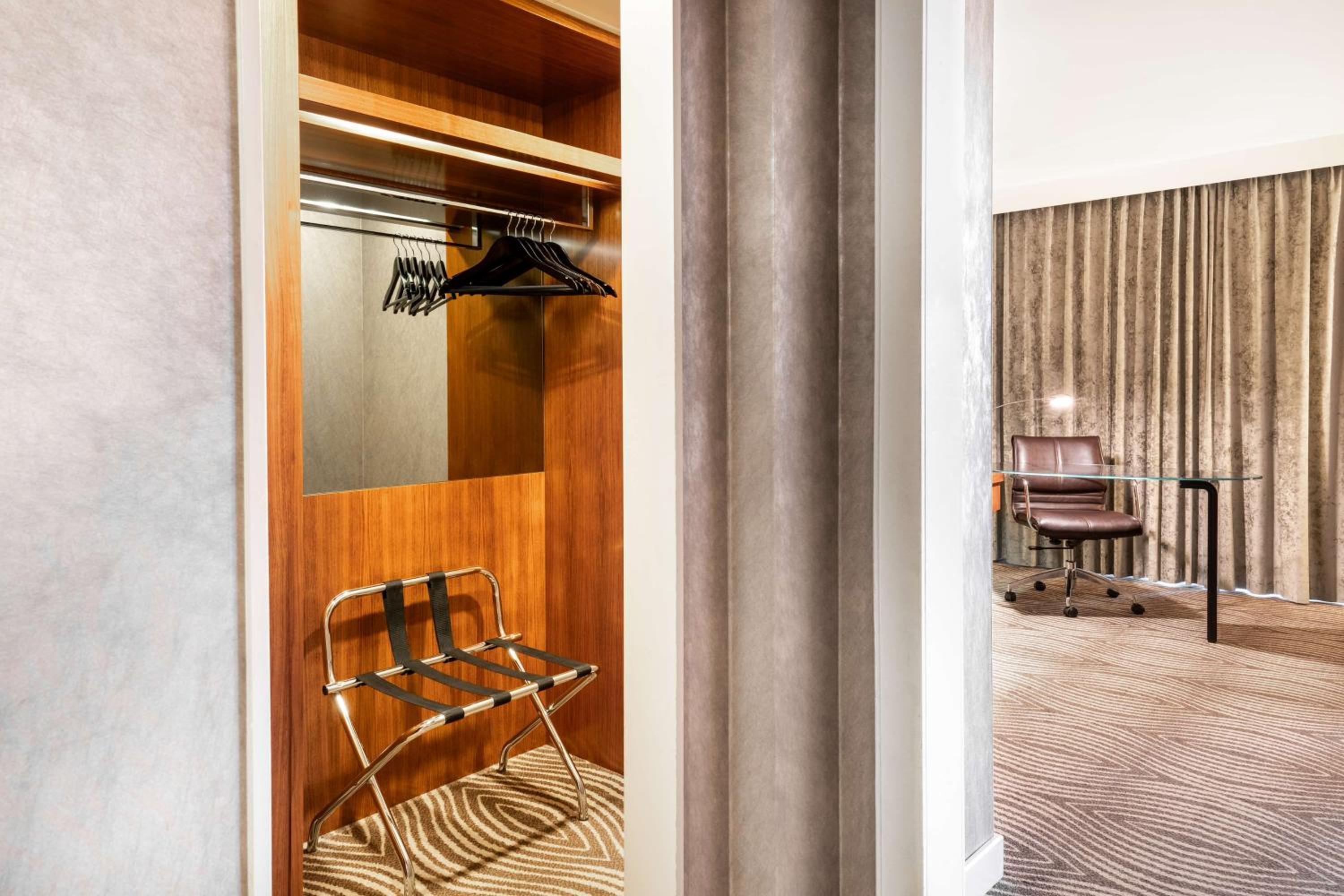 Junior King Suite with Dome View