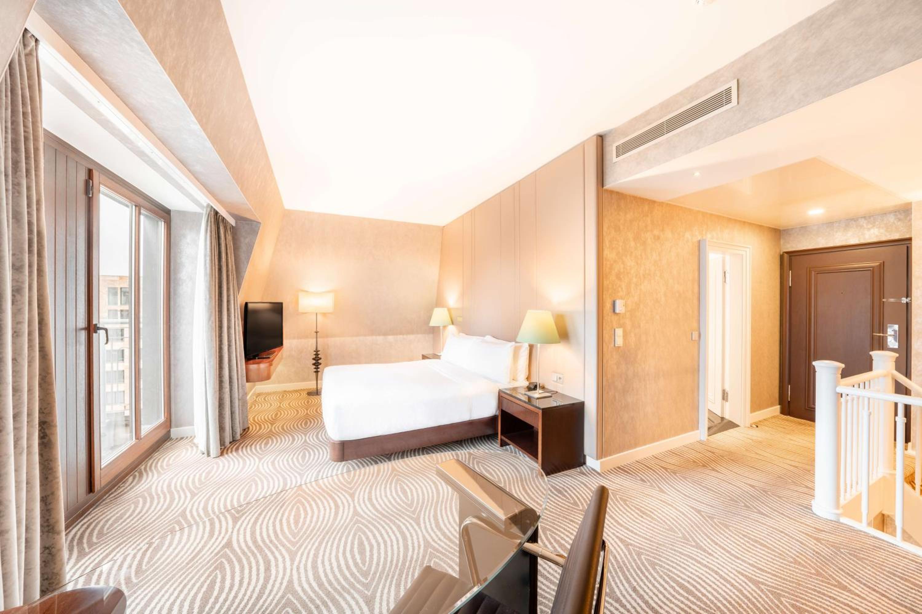 Duplex King Suite with Dome View and Lounge Access