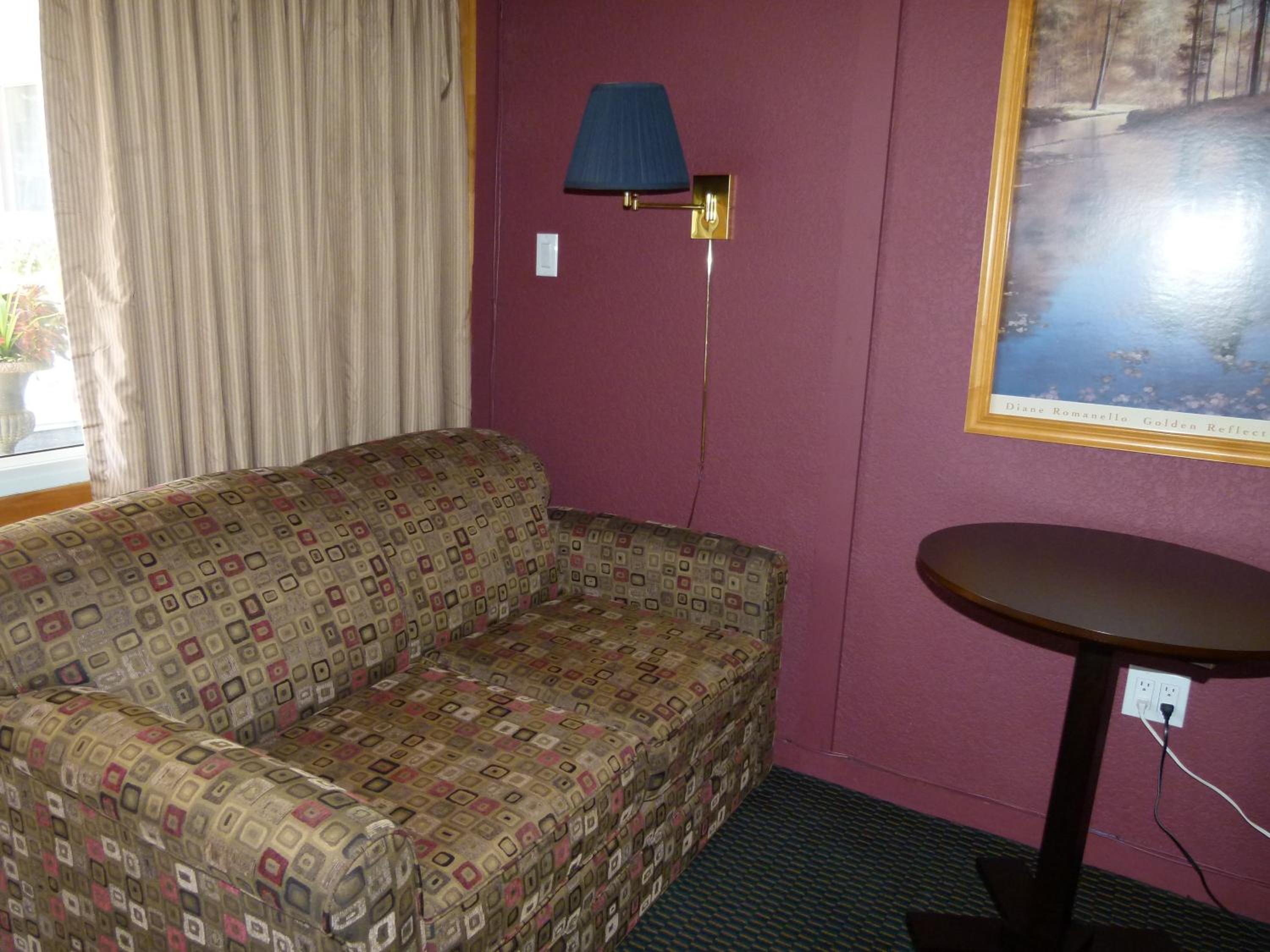 Queen Room with Two Queen Beds and Sofa Bed photo 3