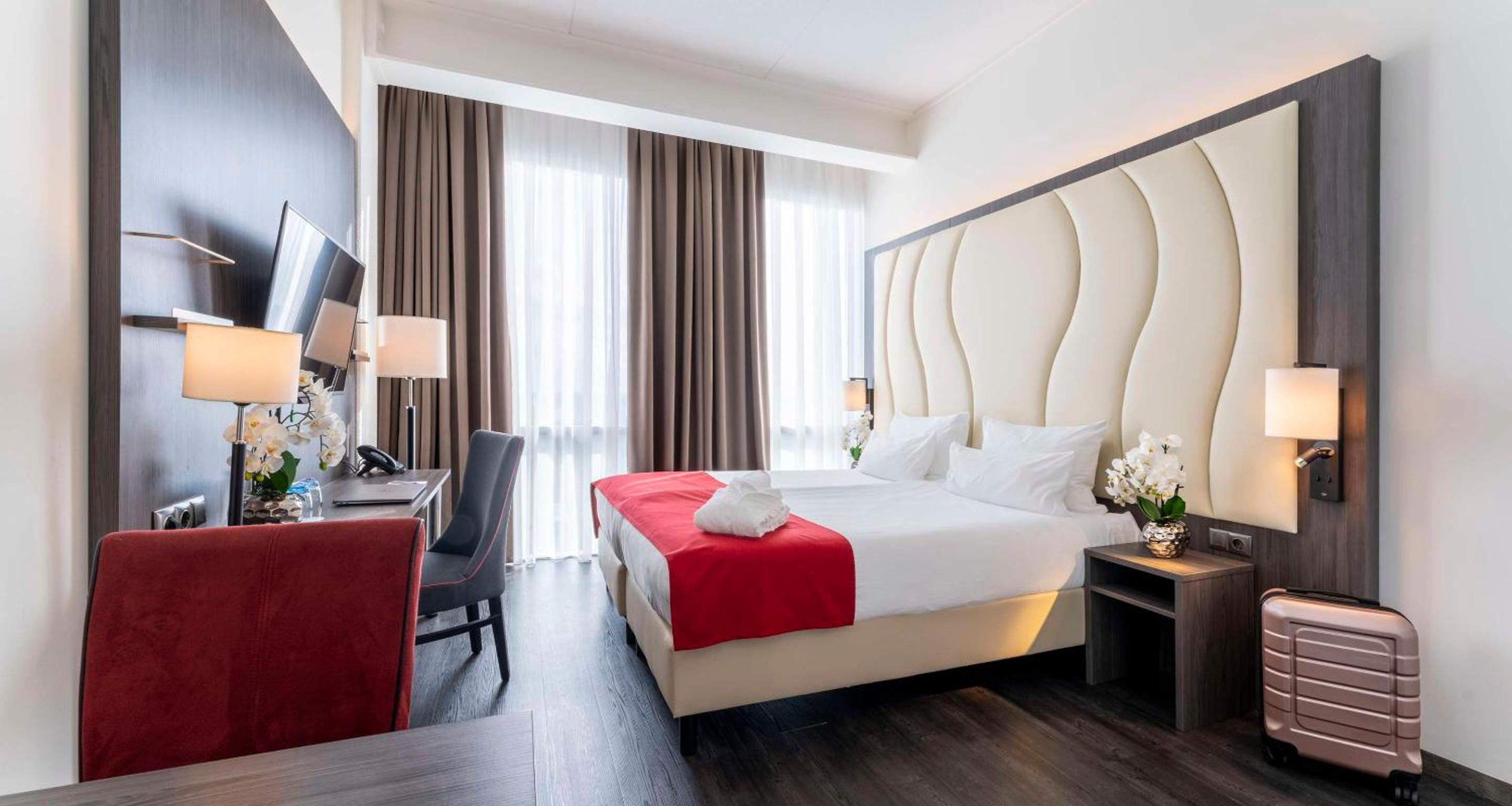 Comfort Twin Room with Kitchenette - Photo 2