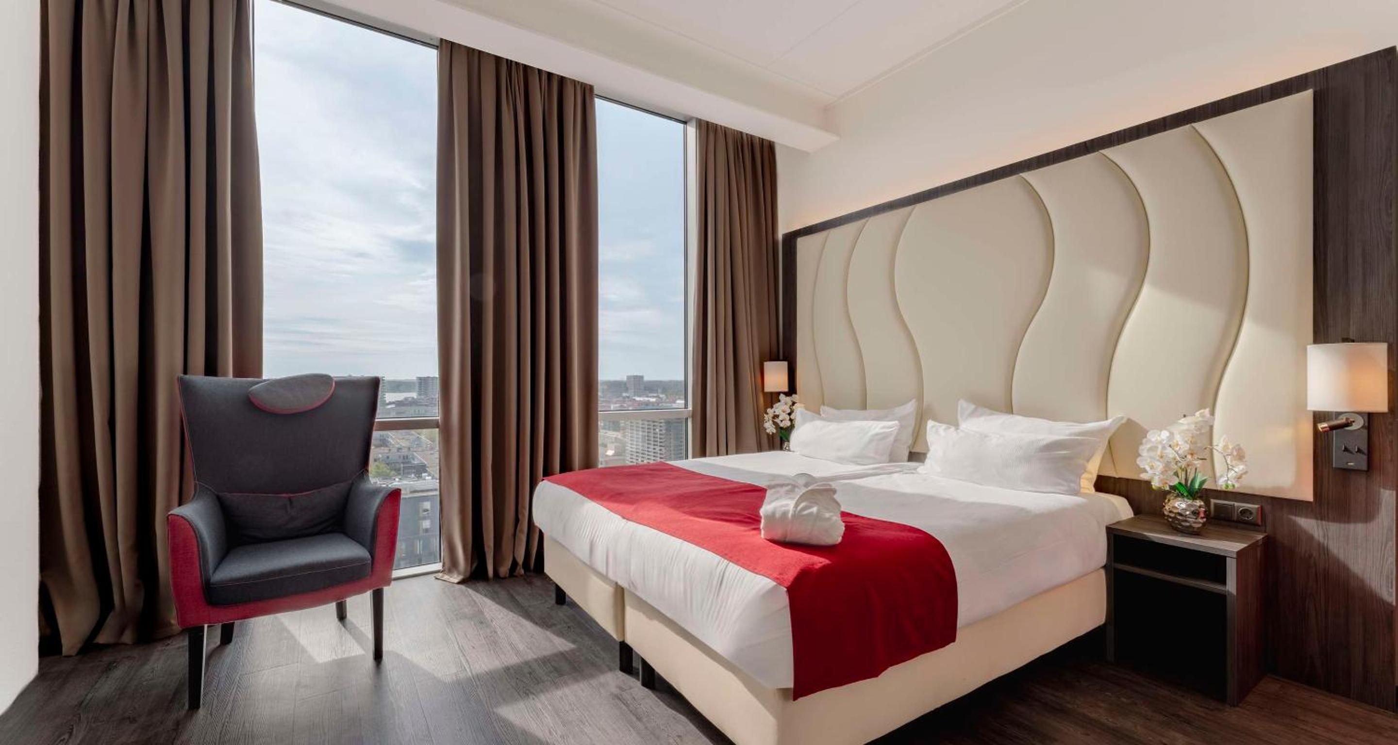 Superior Twin Room with Kitchenette - Photo 1