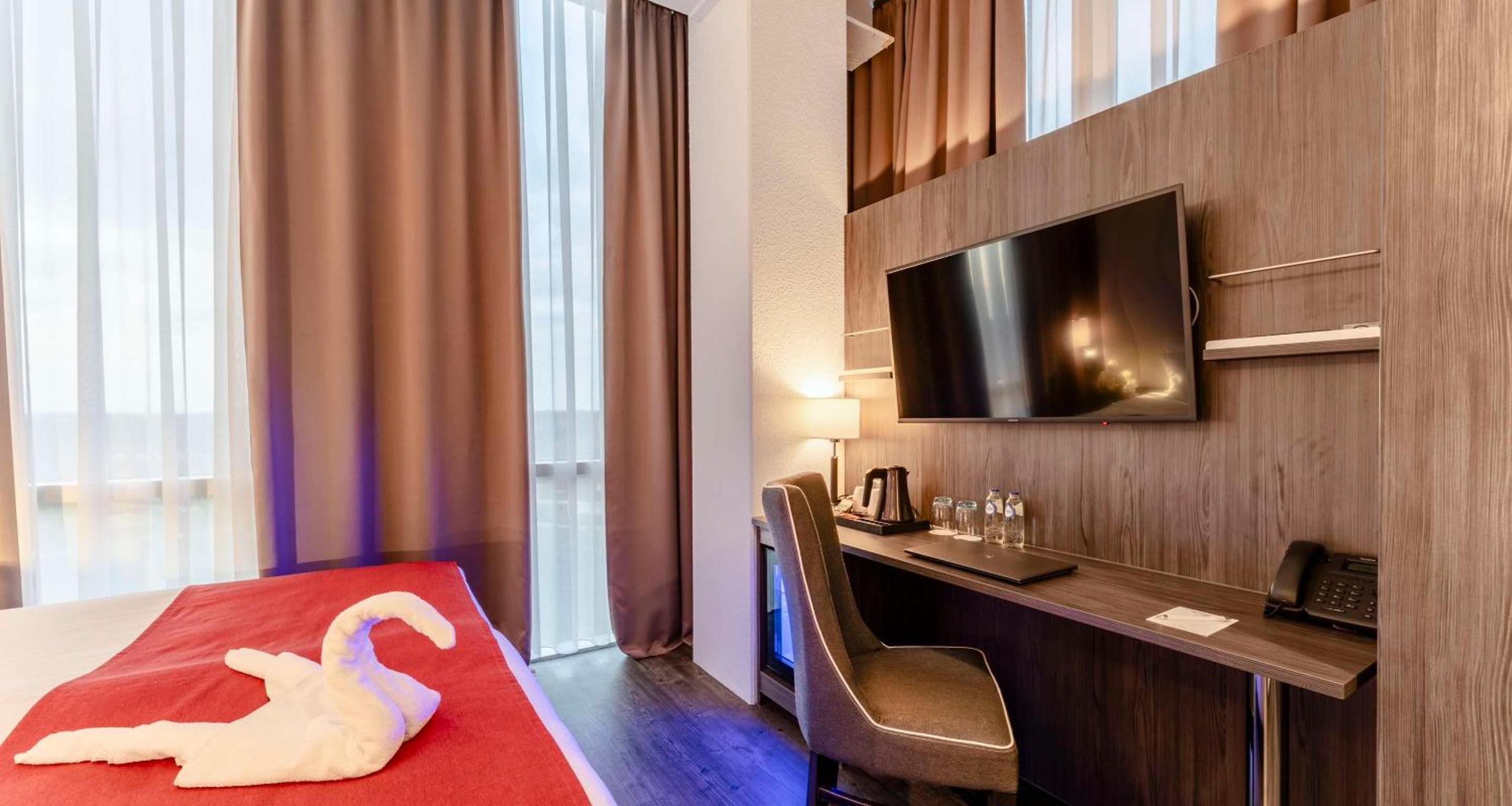 Double Room with Two Single Beds - Photo 1