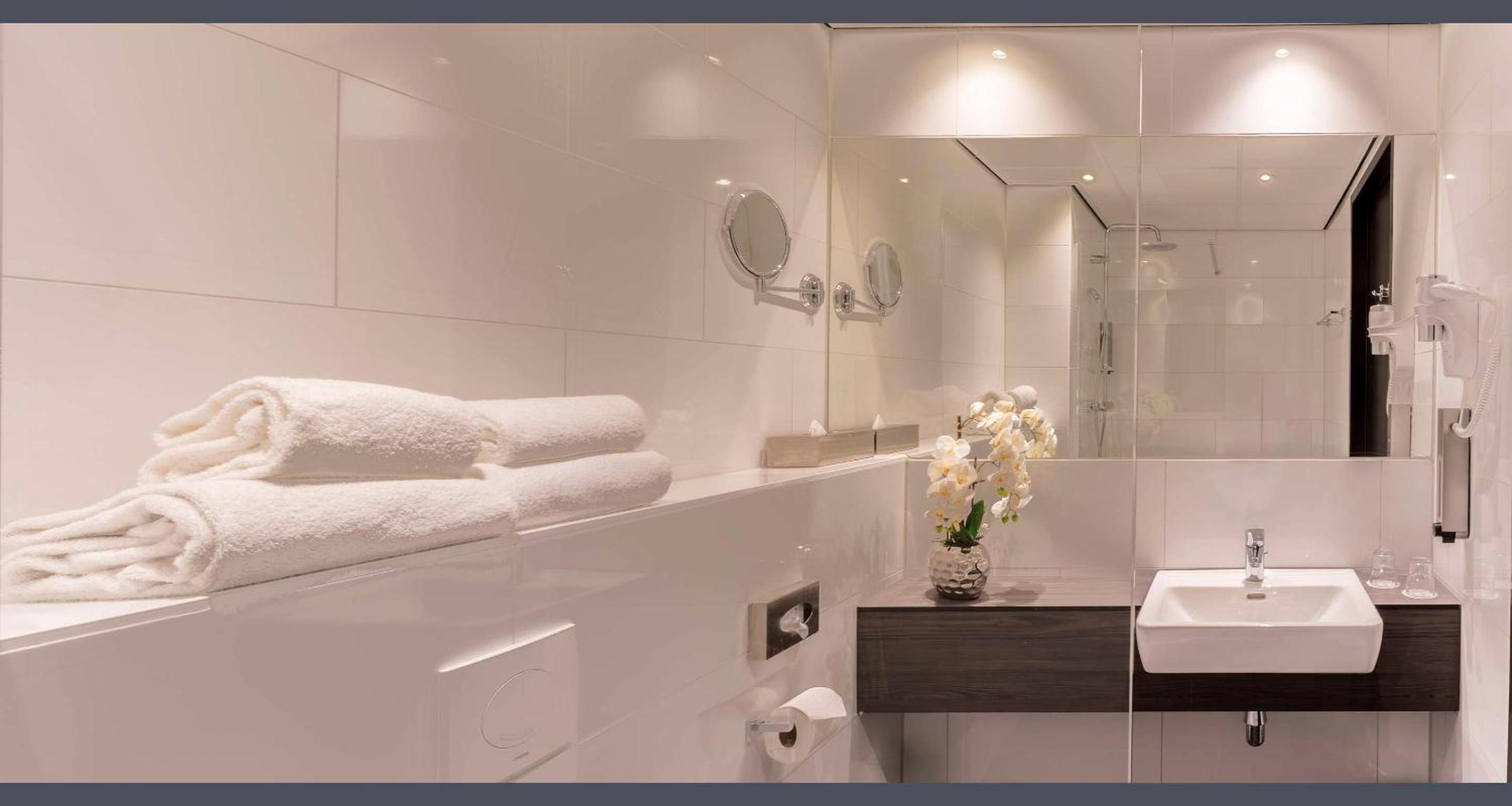 Double Room with Two Single Beds - Photo 4