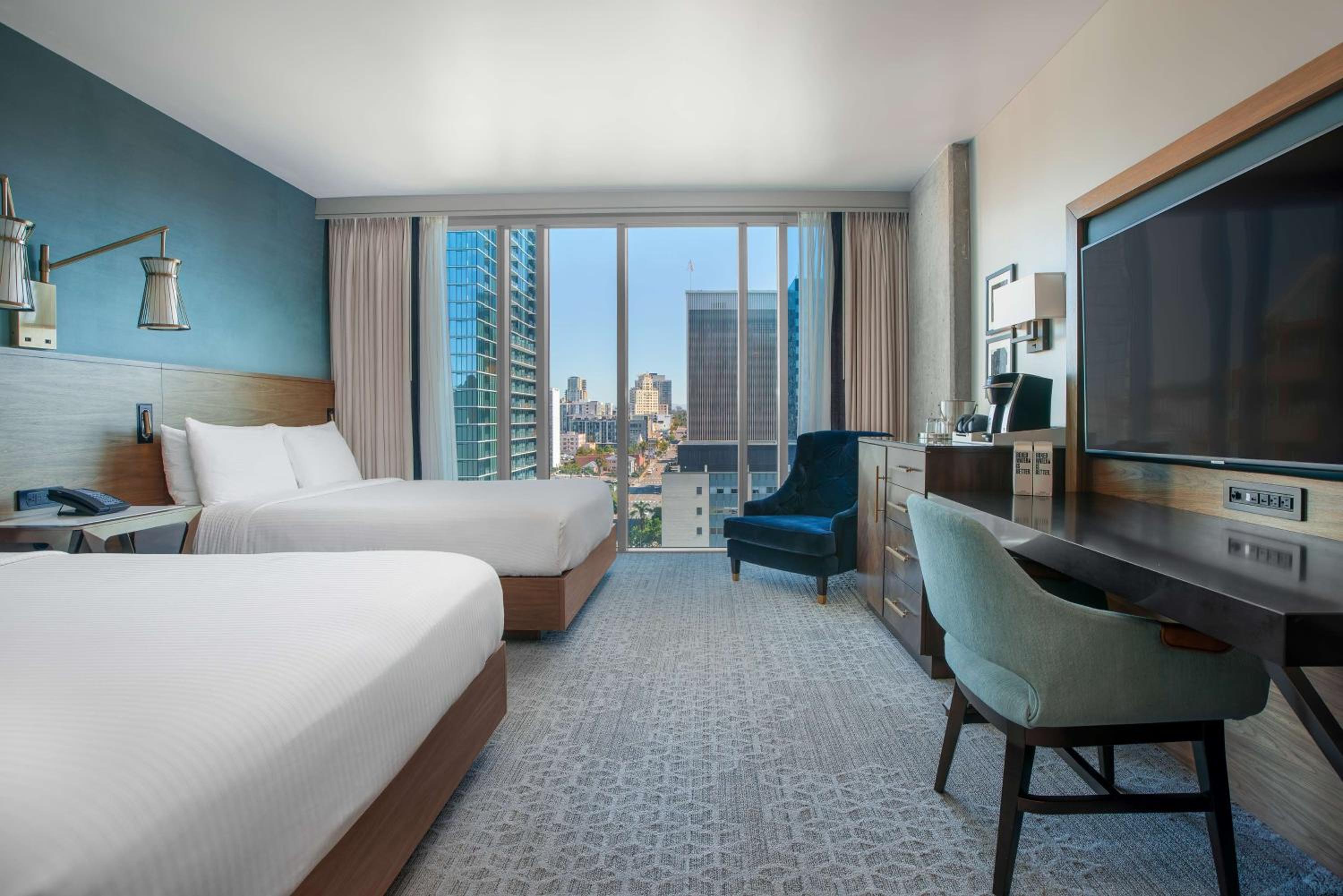 Upper Level Queen Room with Two Queen Beds and City View thumbnail 6