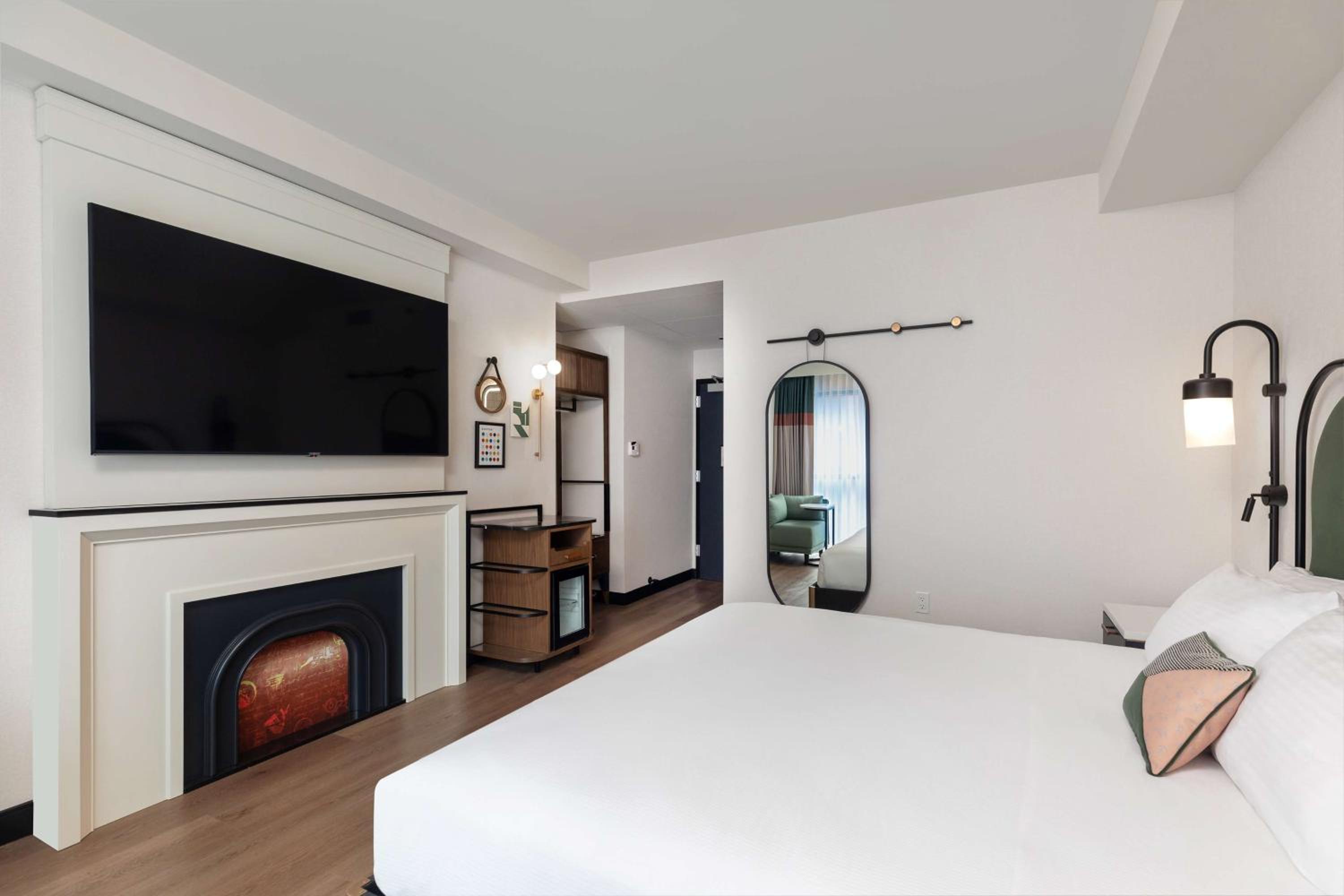 Deluxe King Room photo 2