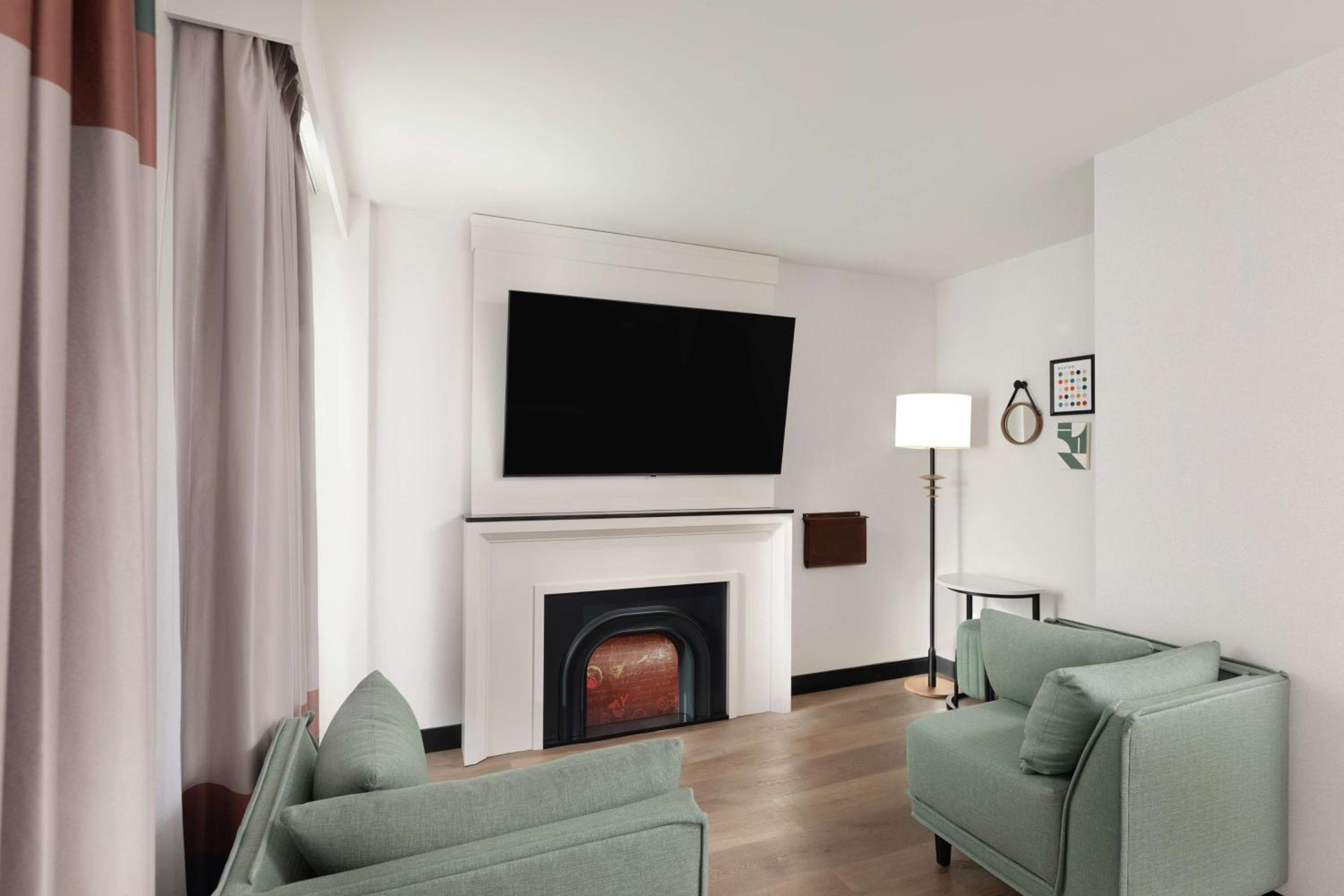 Premium King Room photo 3