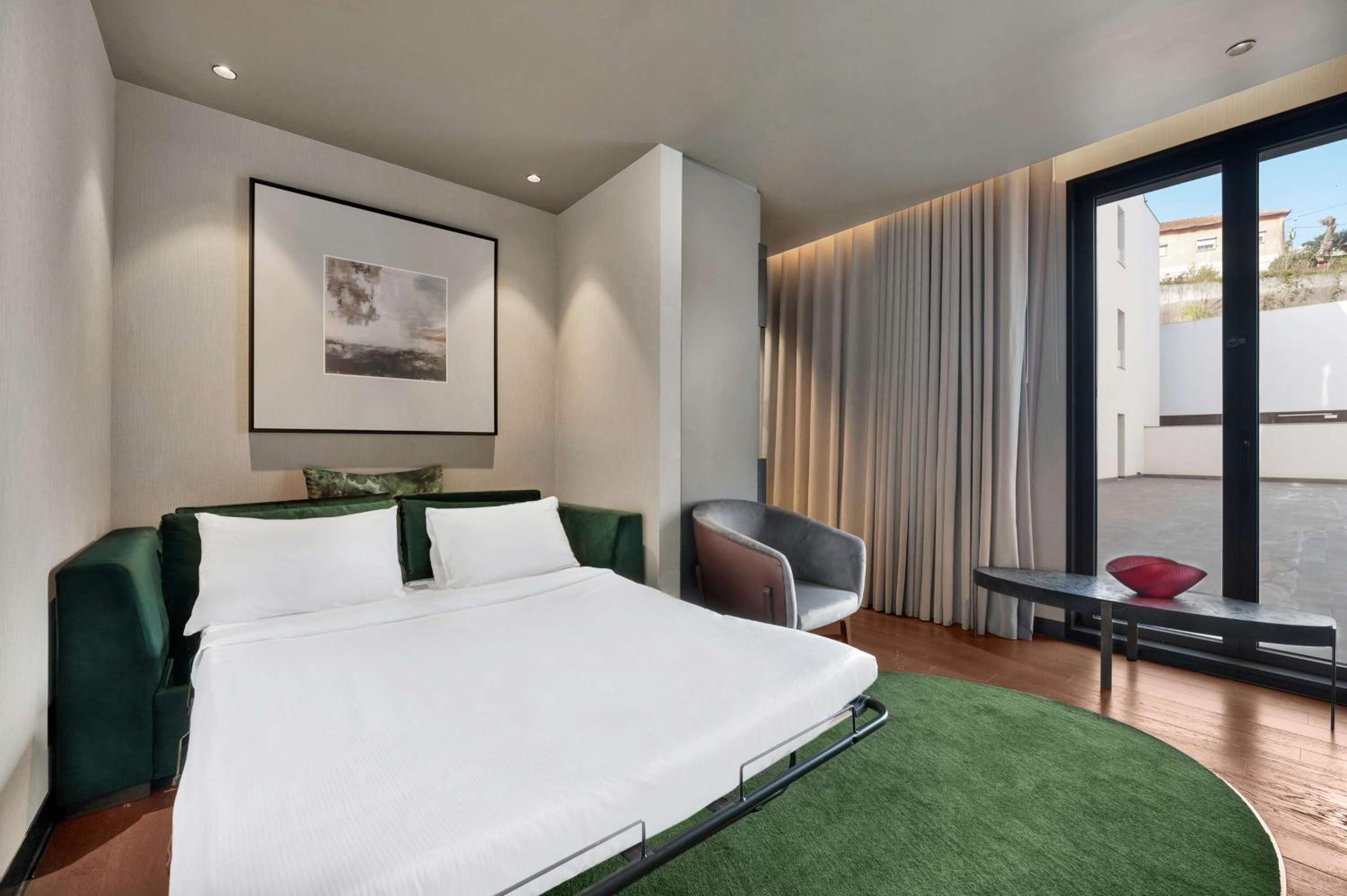 One-Bedroom King Suite - Photo 7