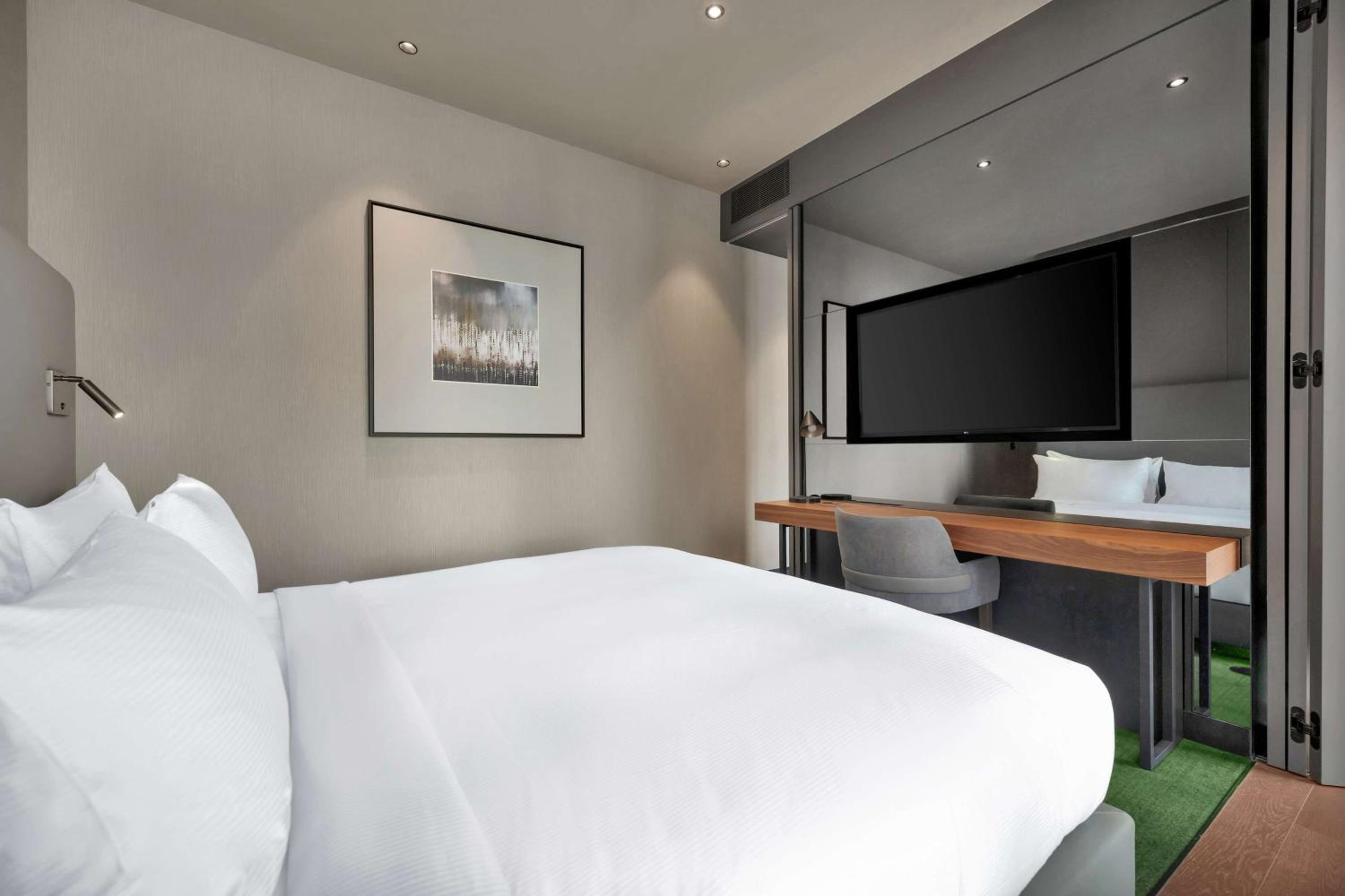 One-Bedroom King Suite - Photo 3