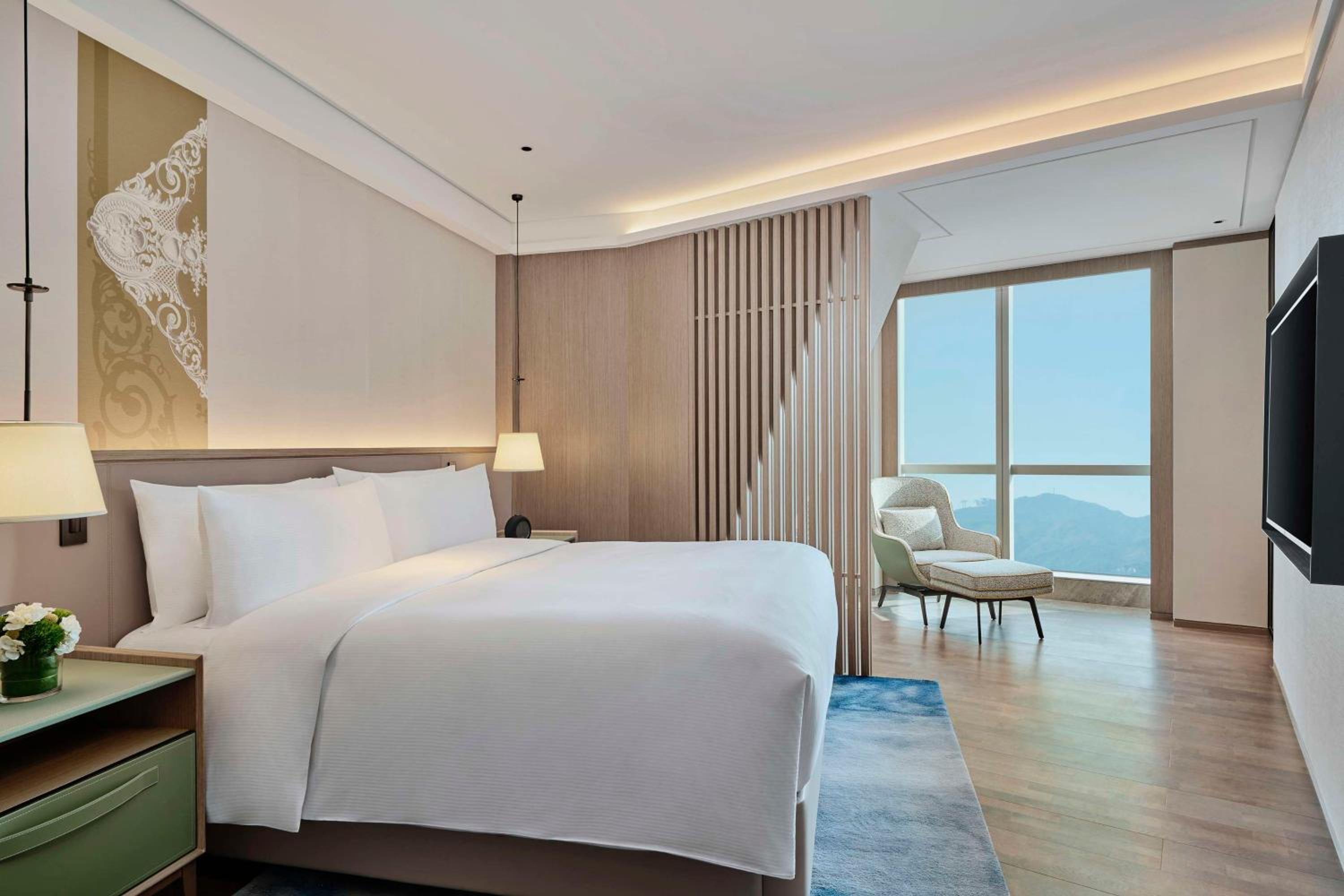 Deluxe King Suite - Photo 1