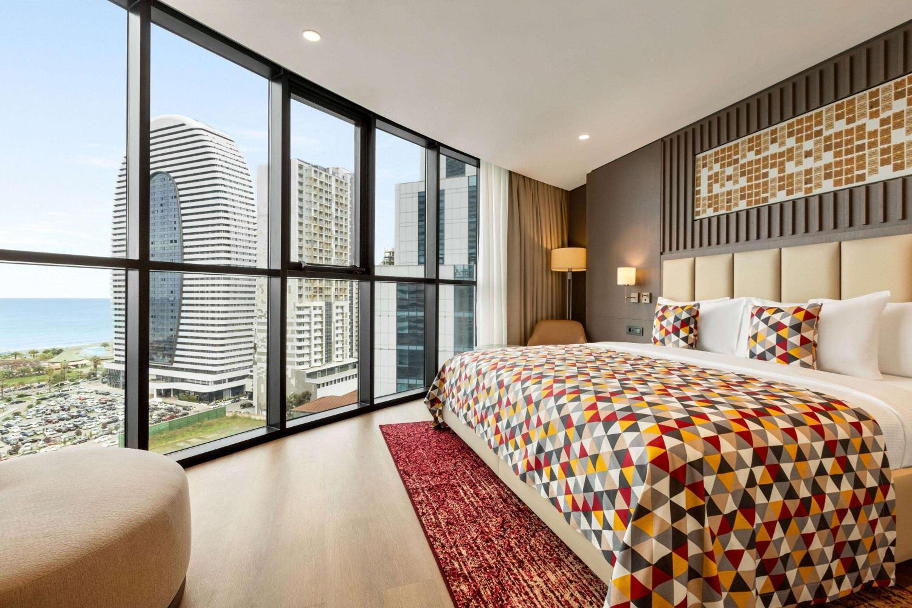 Junior King Suite with Sea View - Photo 3