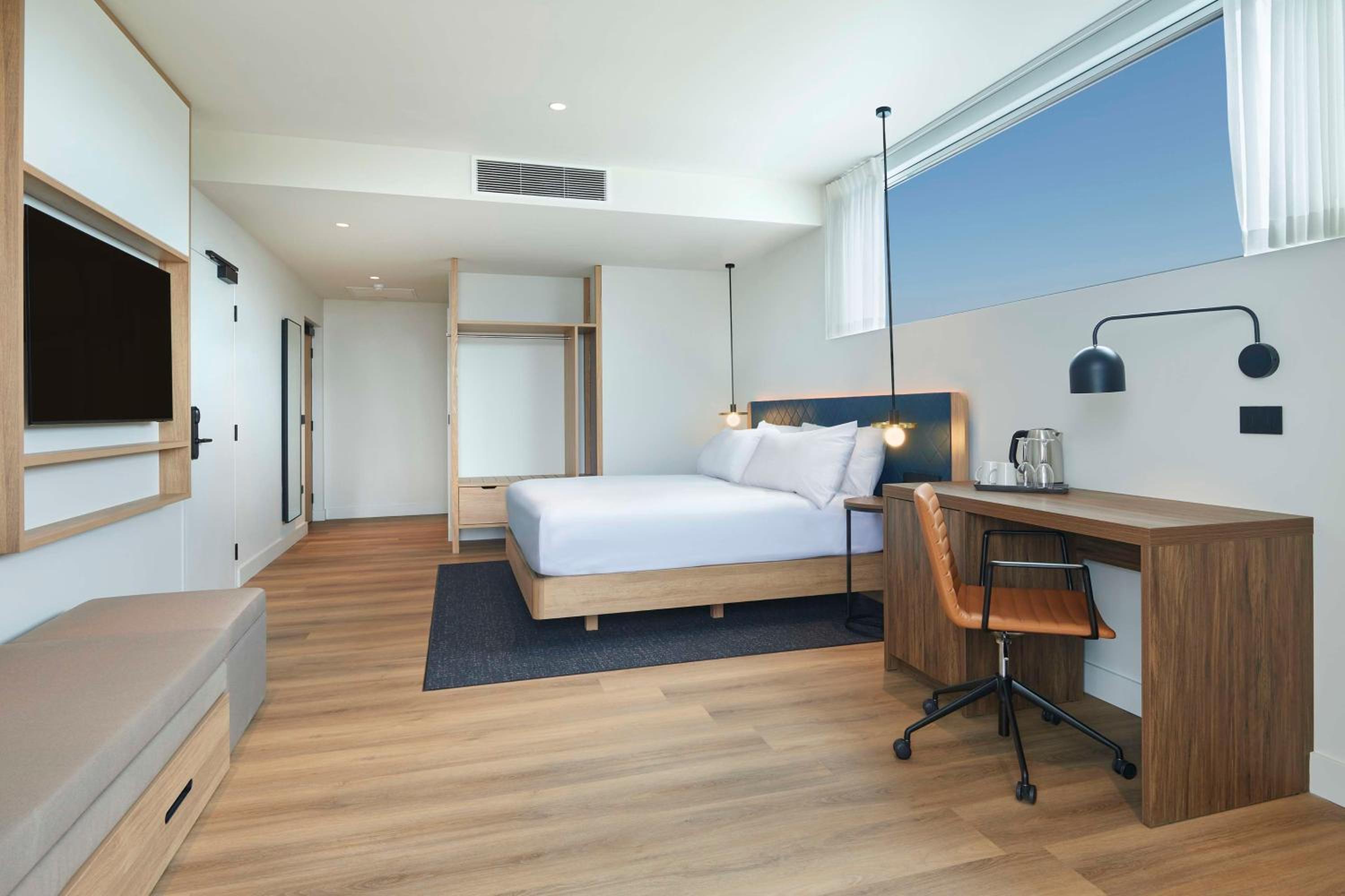 Deluxe King Room with Ocean View