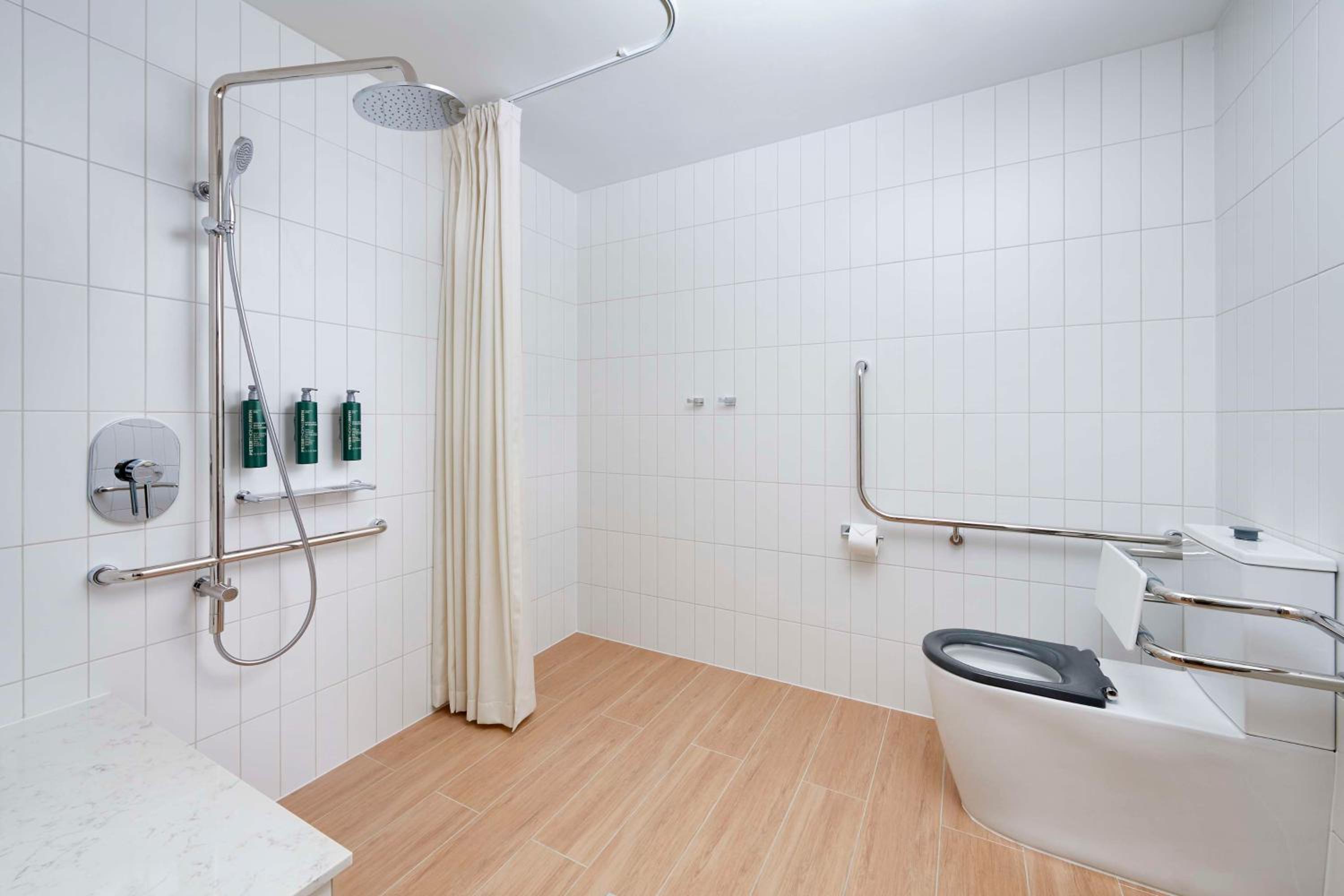 King Room - Mobility Accessible  photo 2
