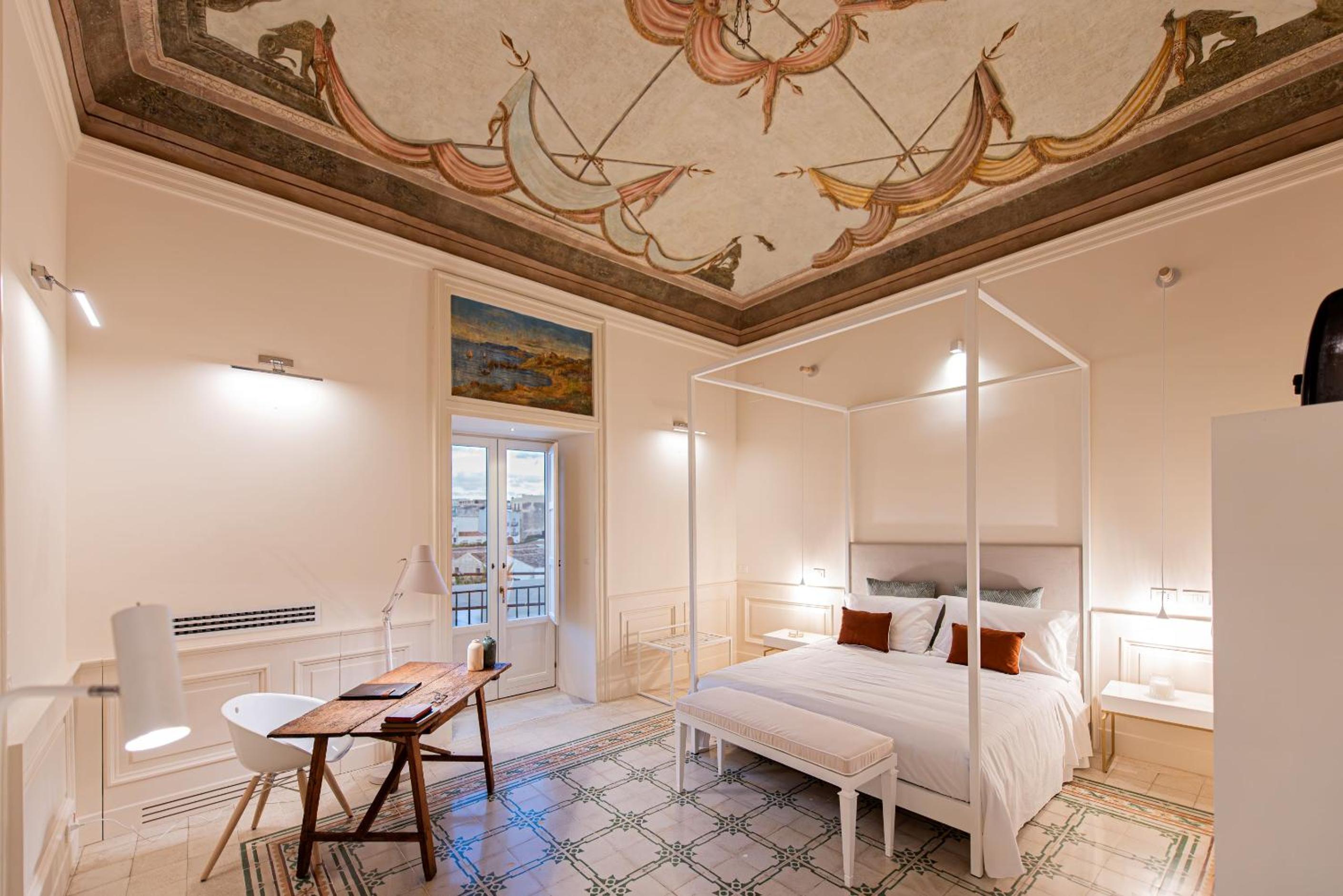 Deluxe Suite with Sea View photo 1
