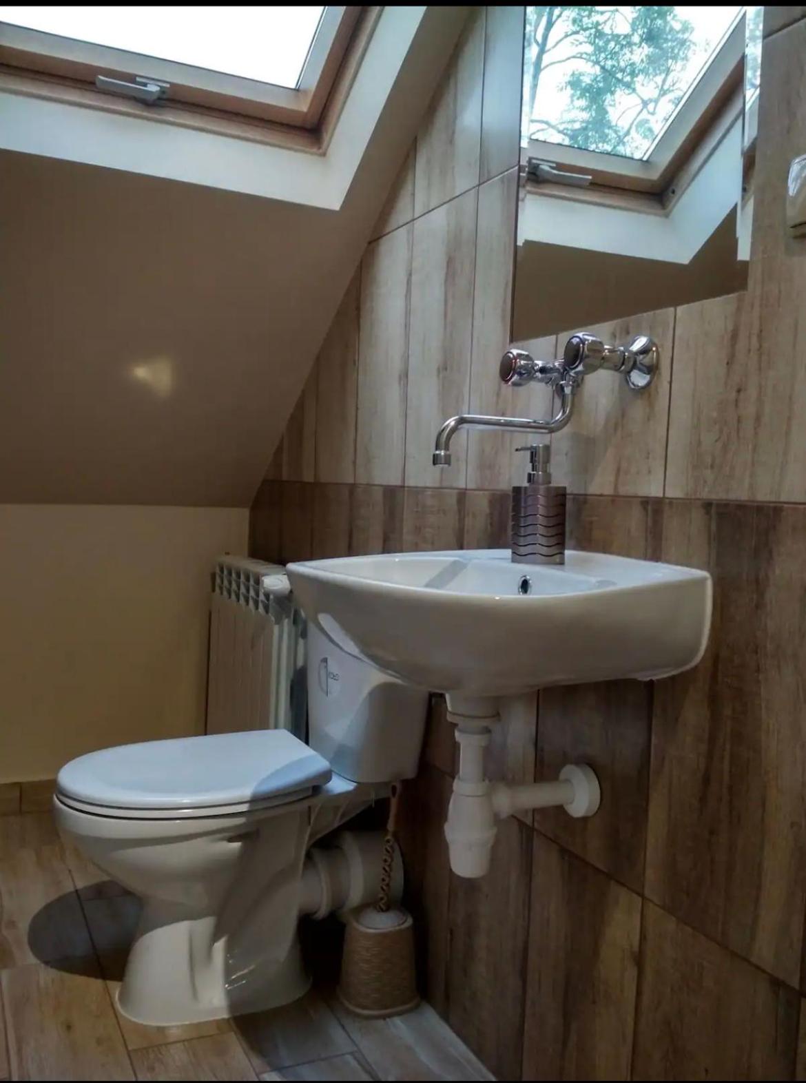 Triple Room with Private Bathroom - Photo 7