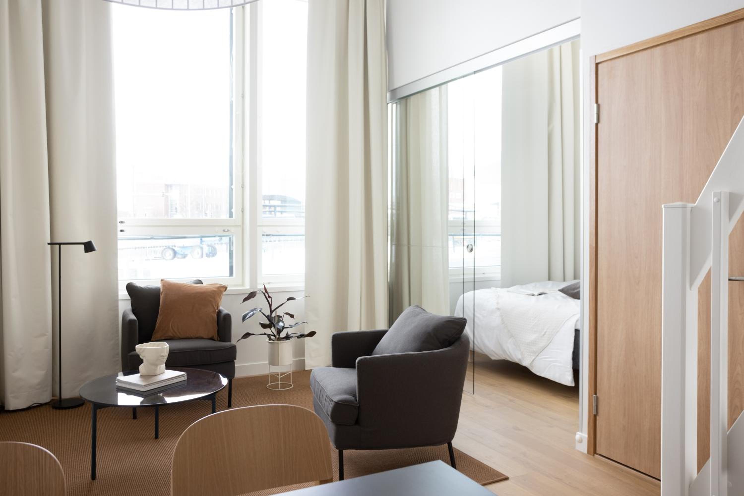 Spacious studio with a mezzanine level photo 1