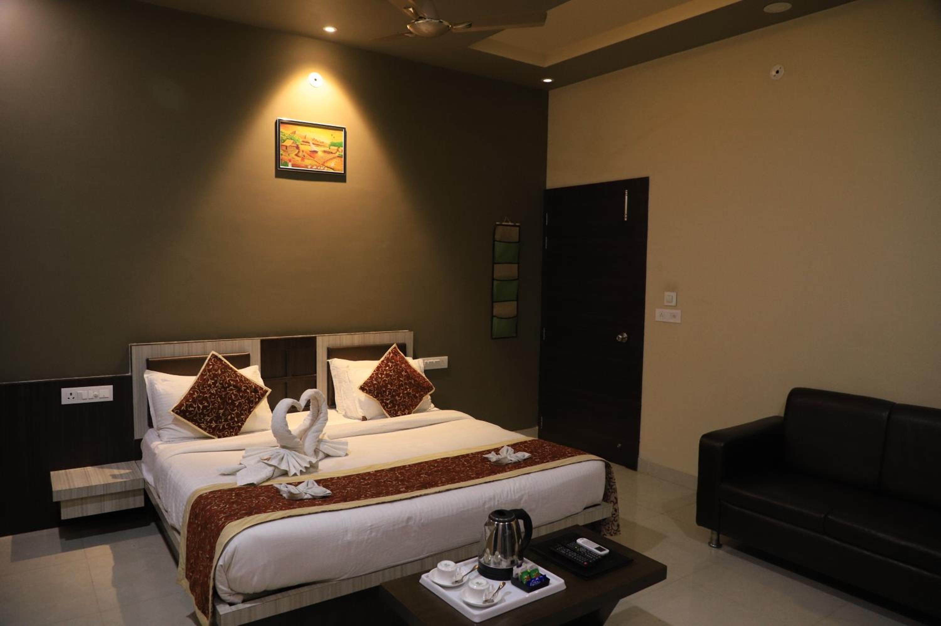 Deluxe Room - Photo 11