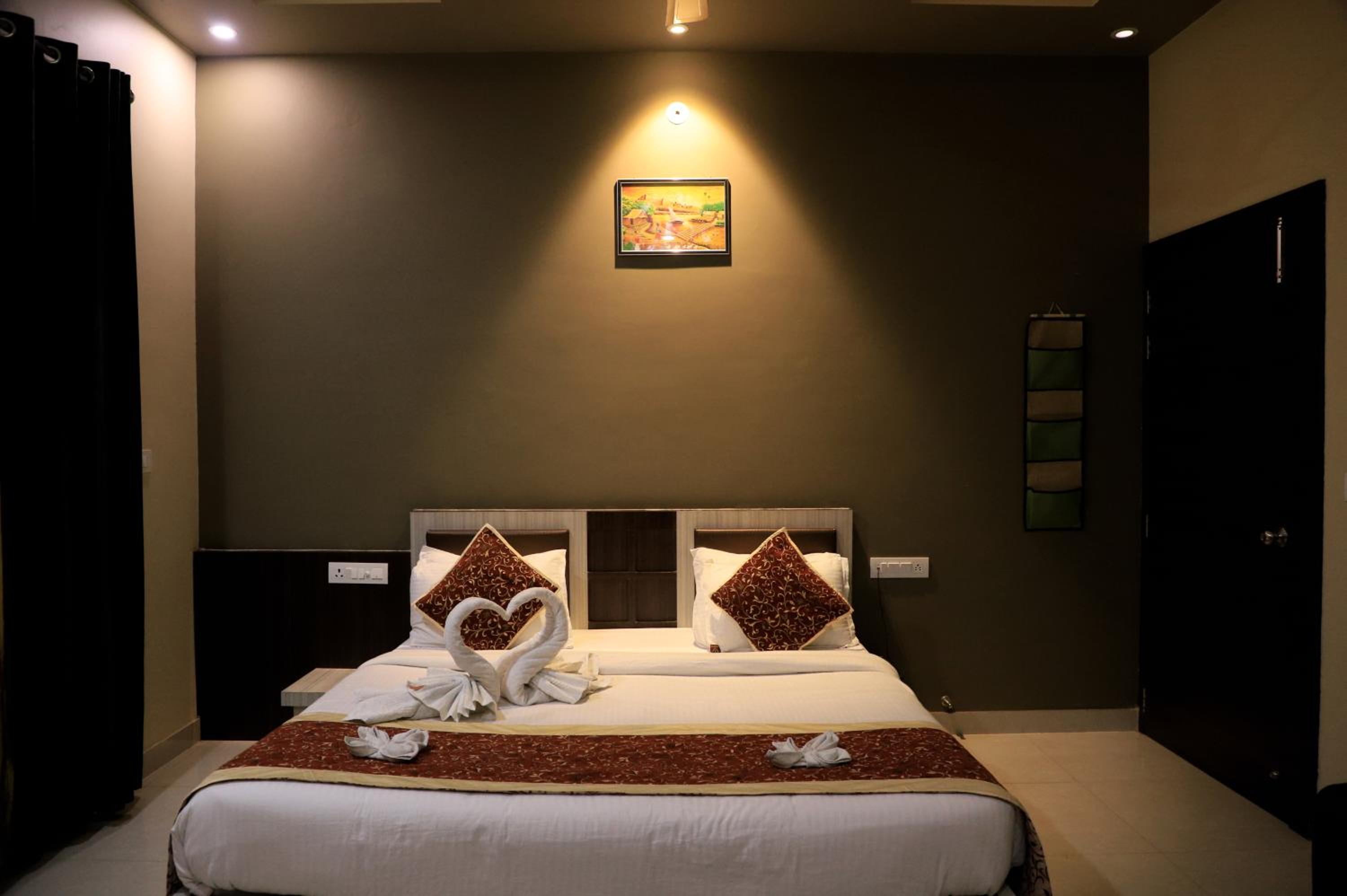 Deluxe Room - Photo 9
