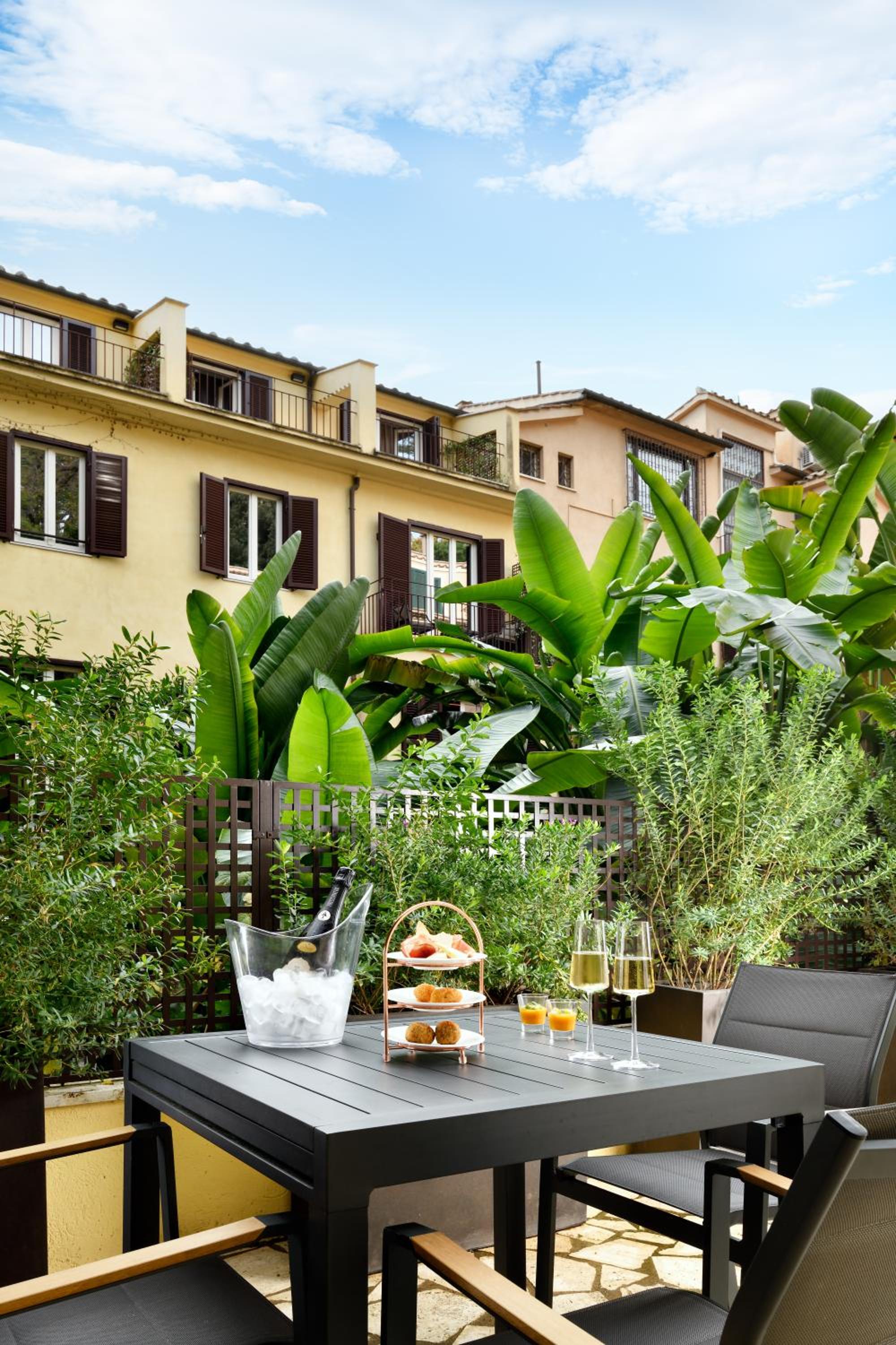 Deluxe Suite with Terrace