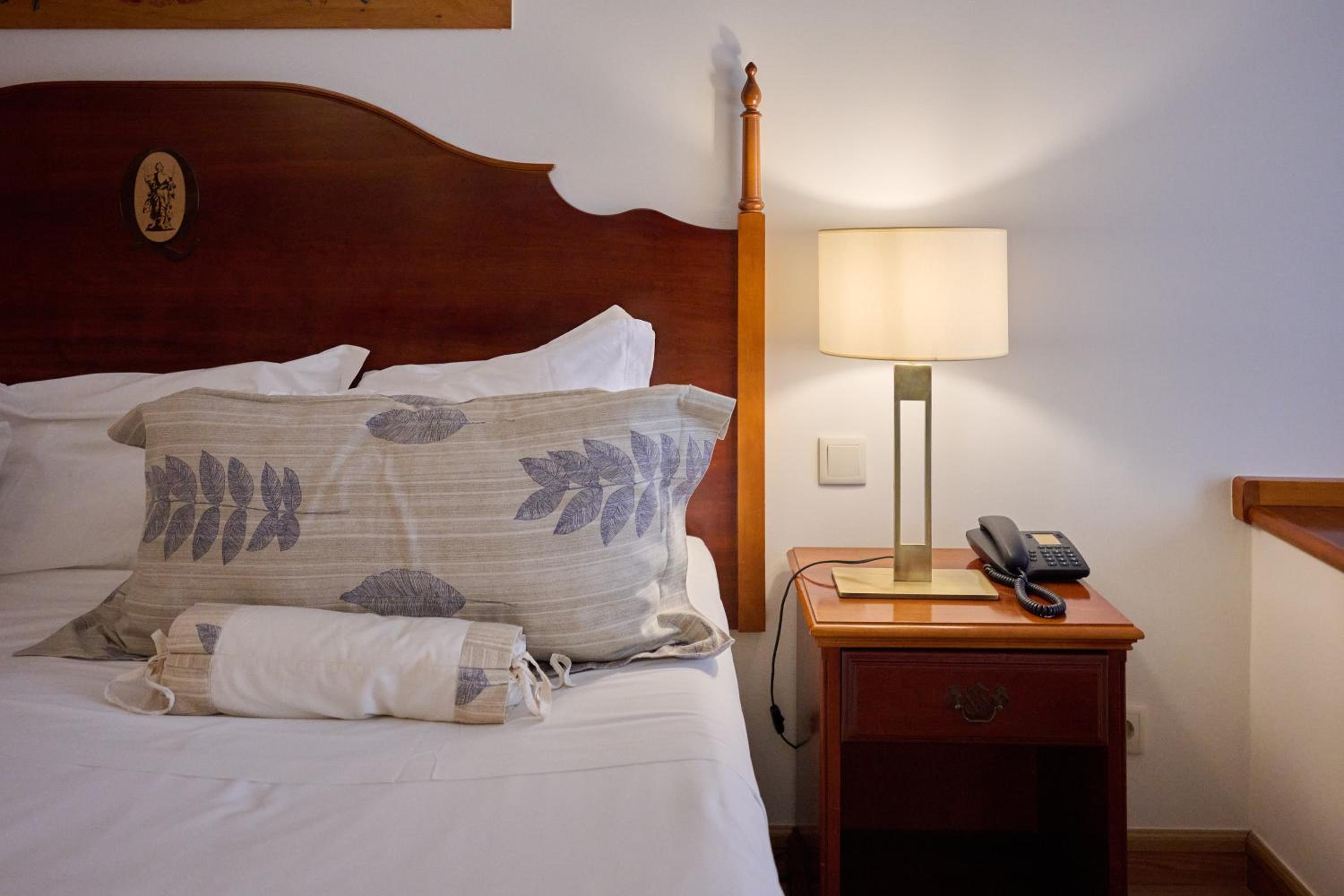 Double or Twin Premium Room with Garden View and Balcony - Photo 1