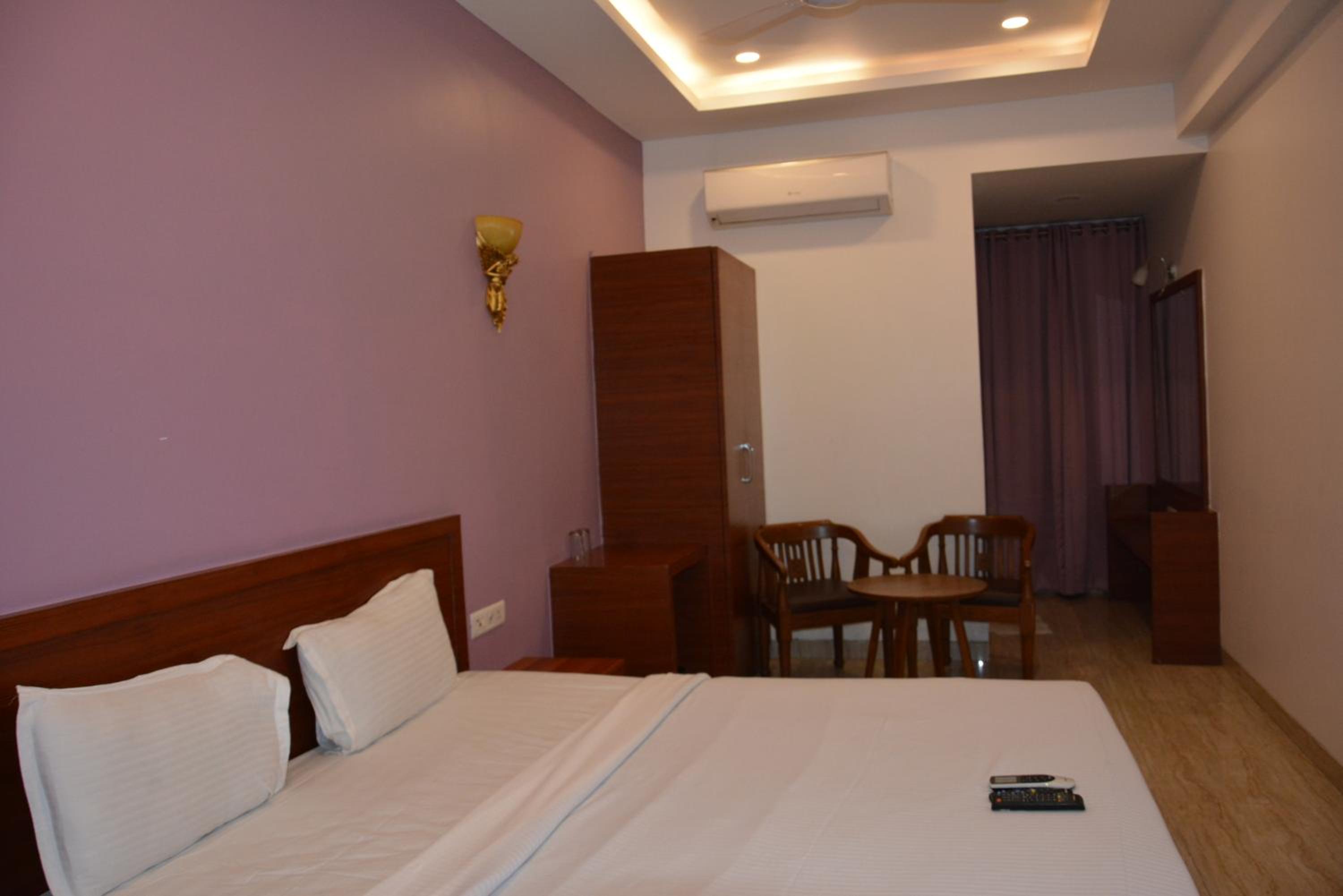 Deluxe Room - Photo 5