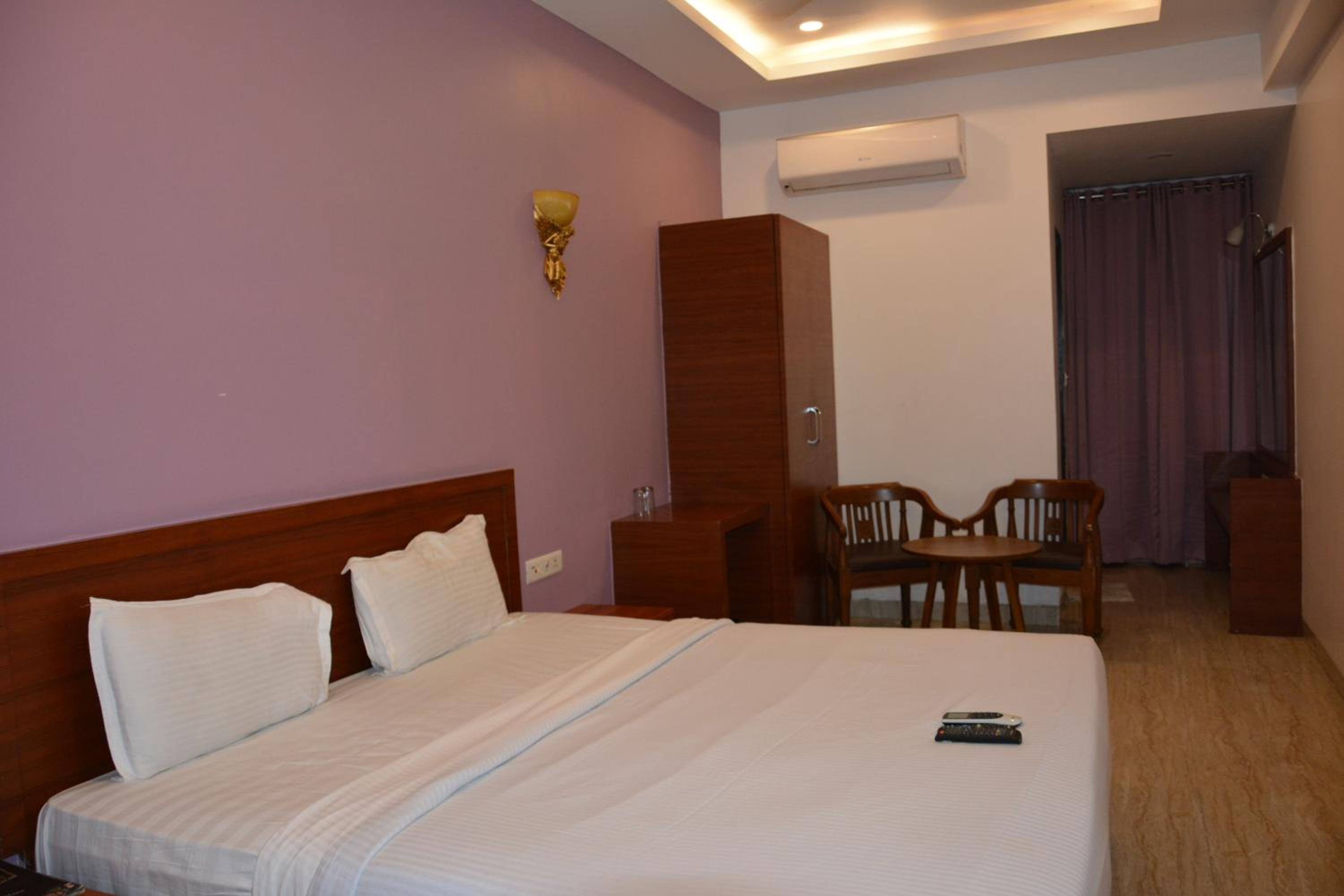 Deluxe Room - Photo 7