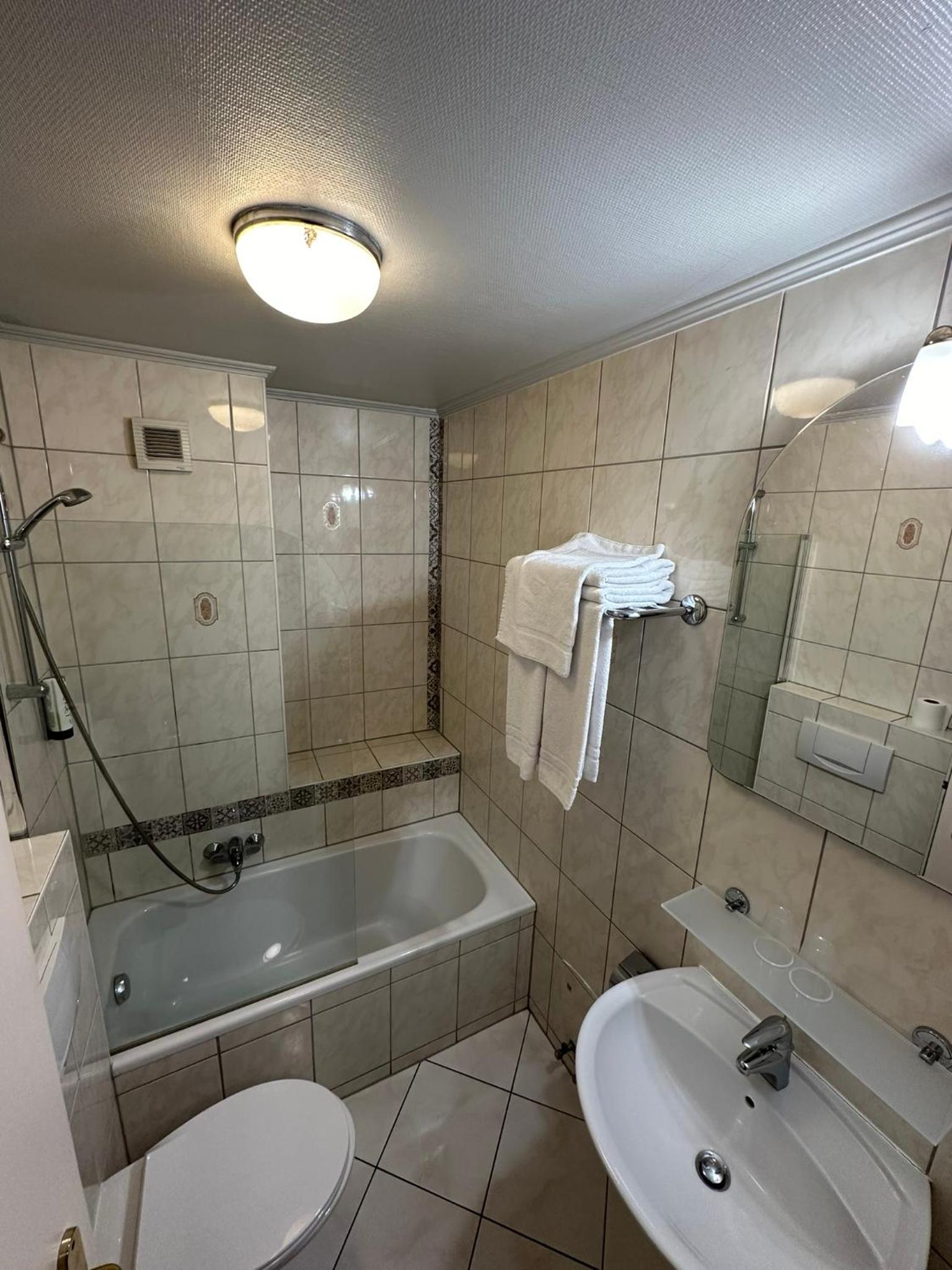 Double Room - Photo 9