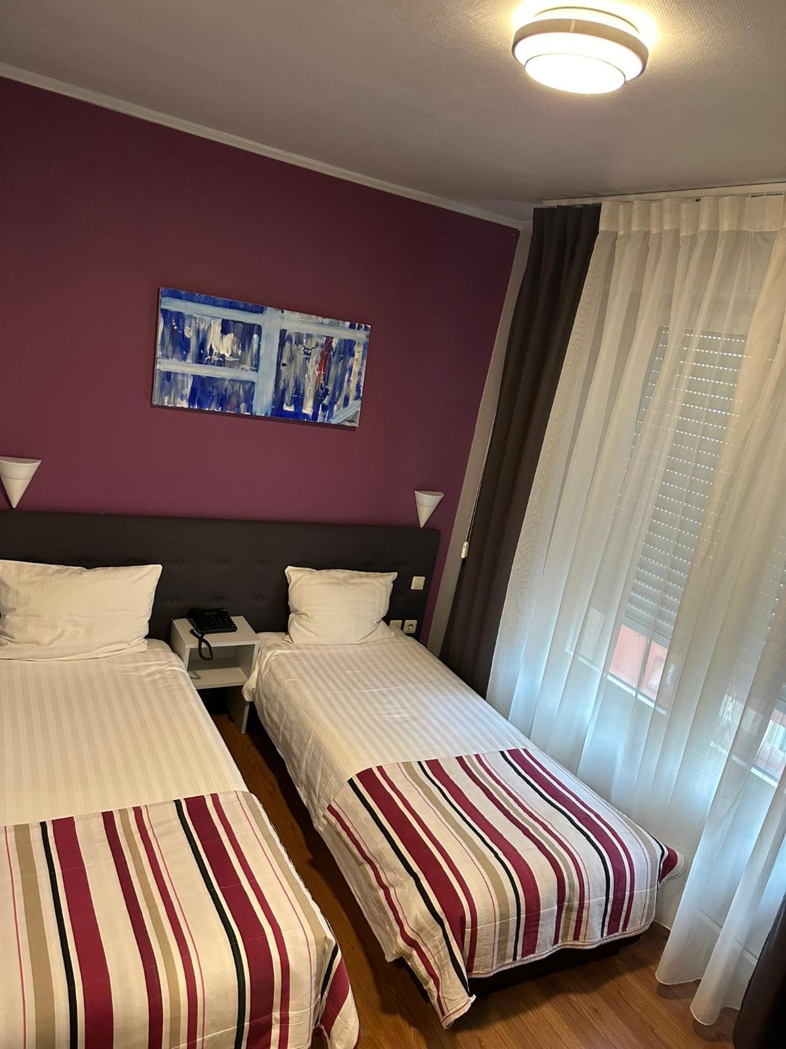 Twin Room - Photo 5